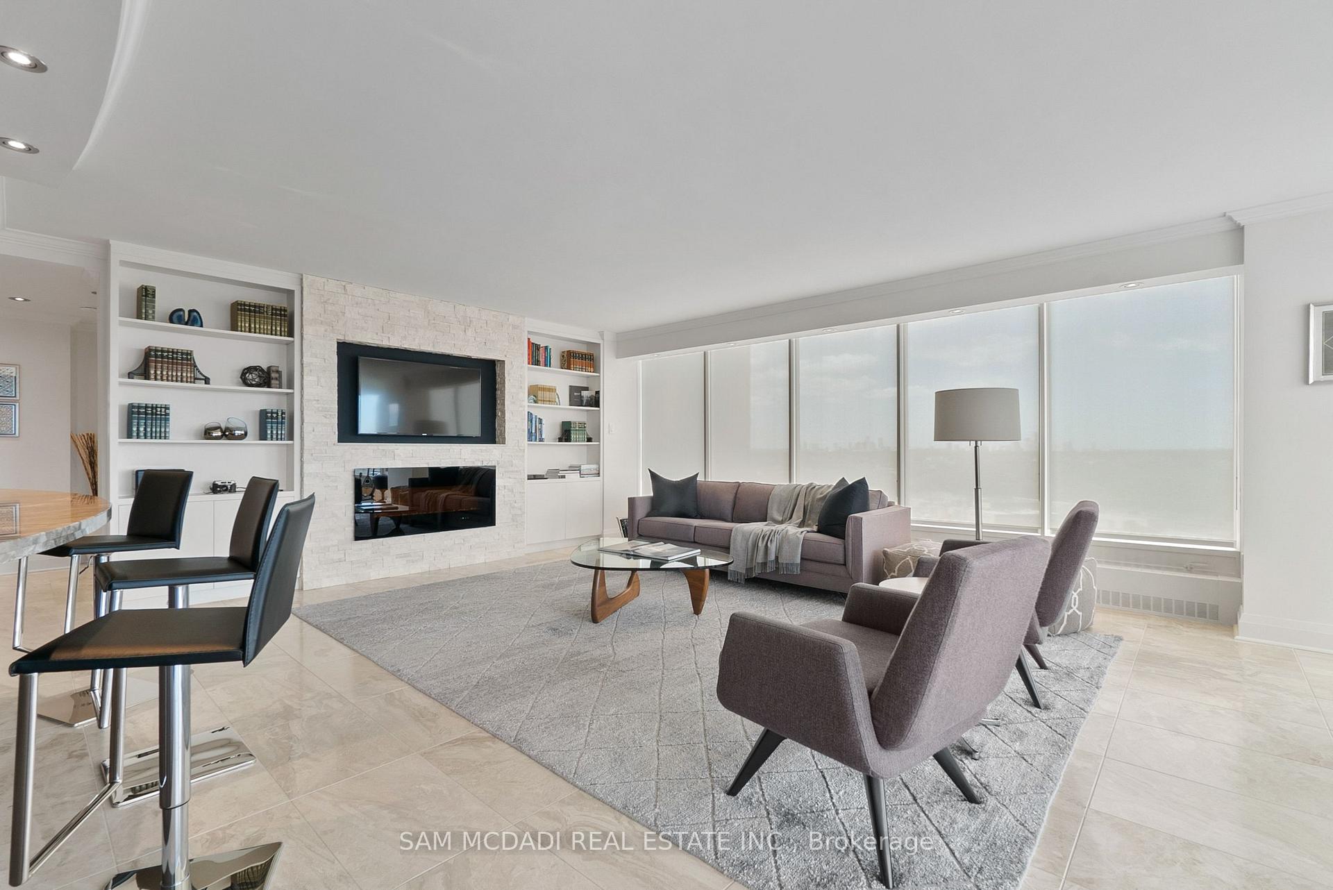 2045 Lakeshore Boulevard W 2212