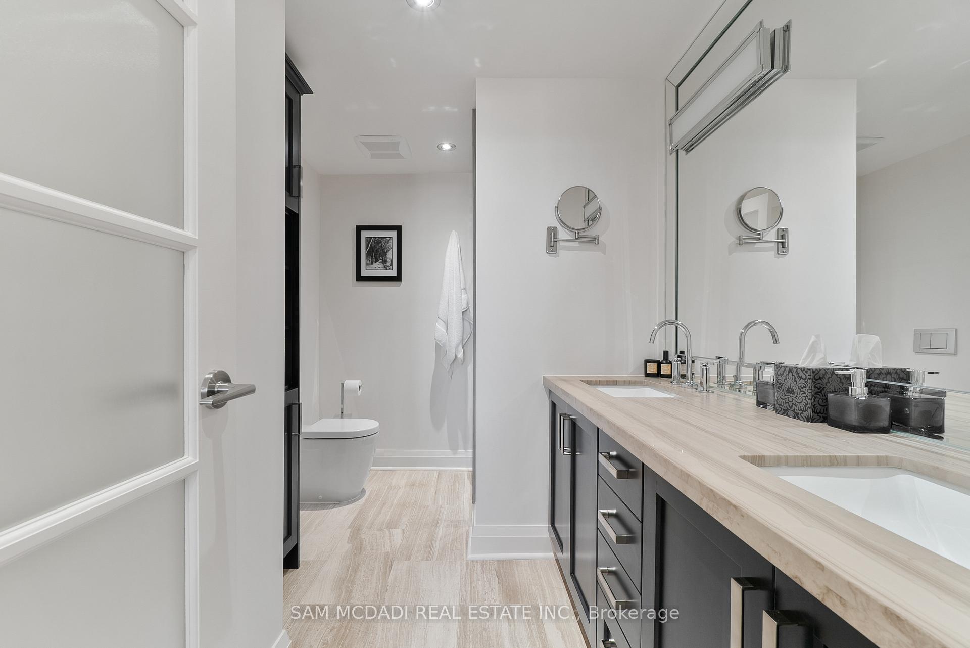 2045 Lakeshore Boulevard W 2212