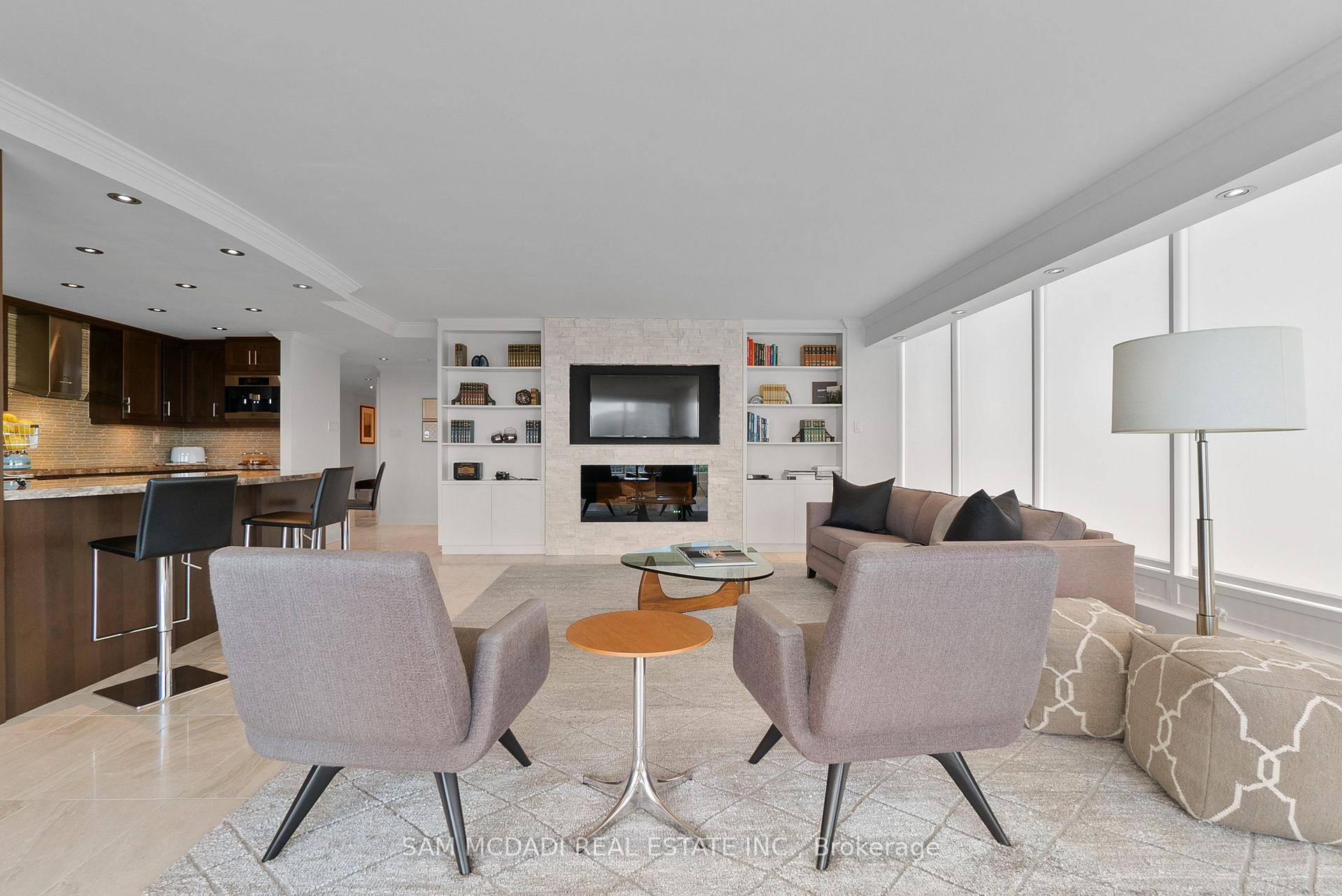 2045 Lakeshore Boulevard W 2212