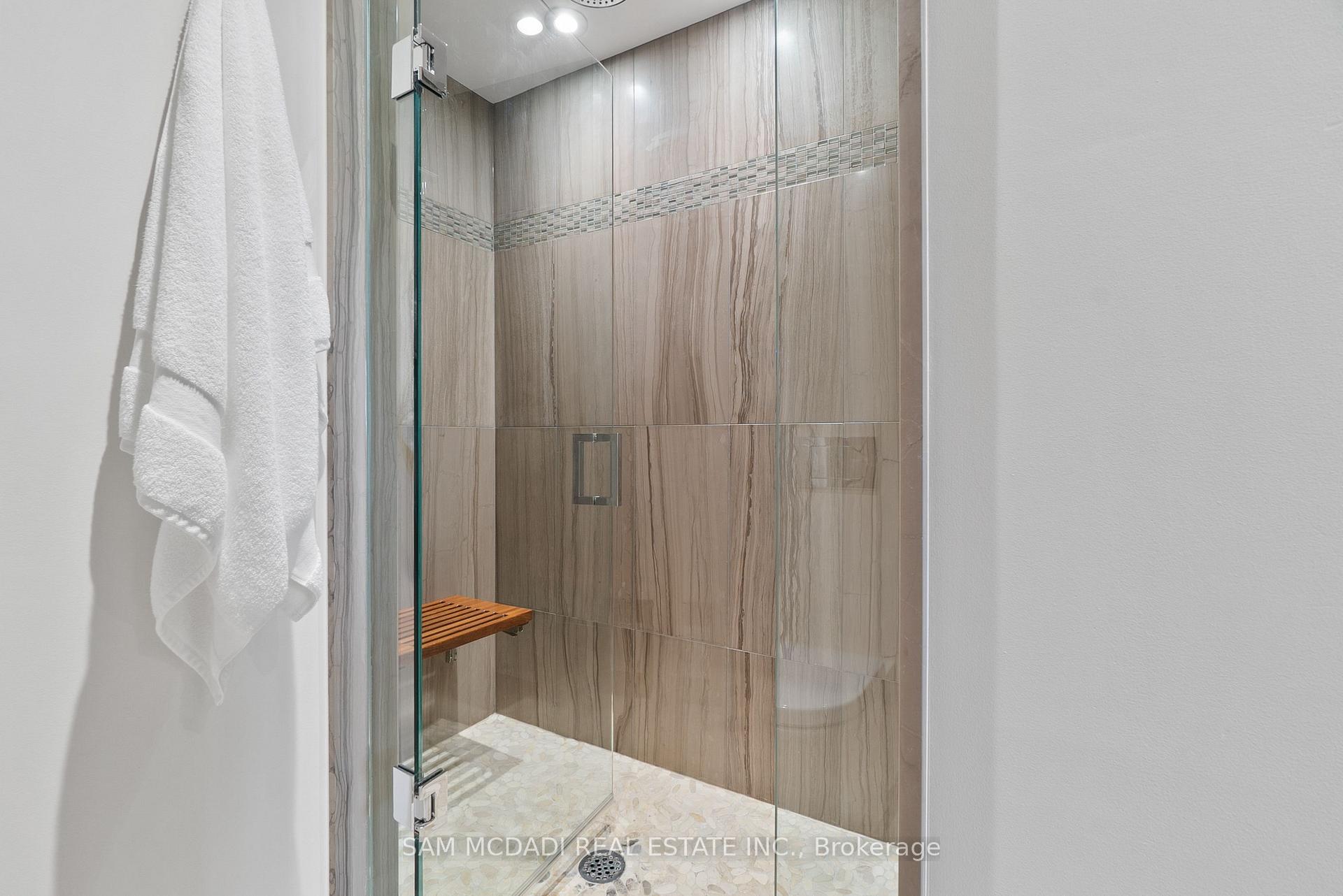 2045 Lakeshore Boulevard W 2212