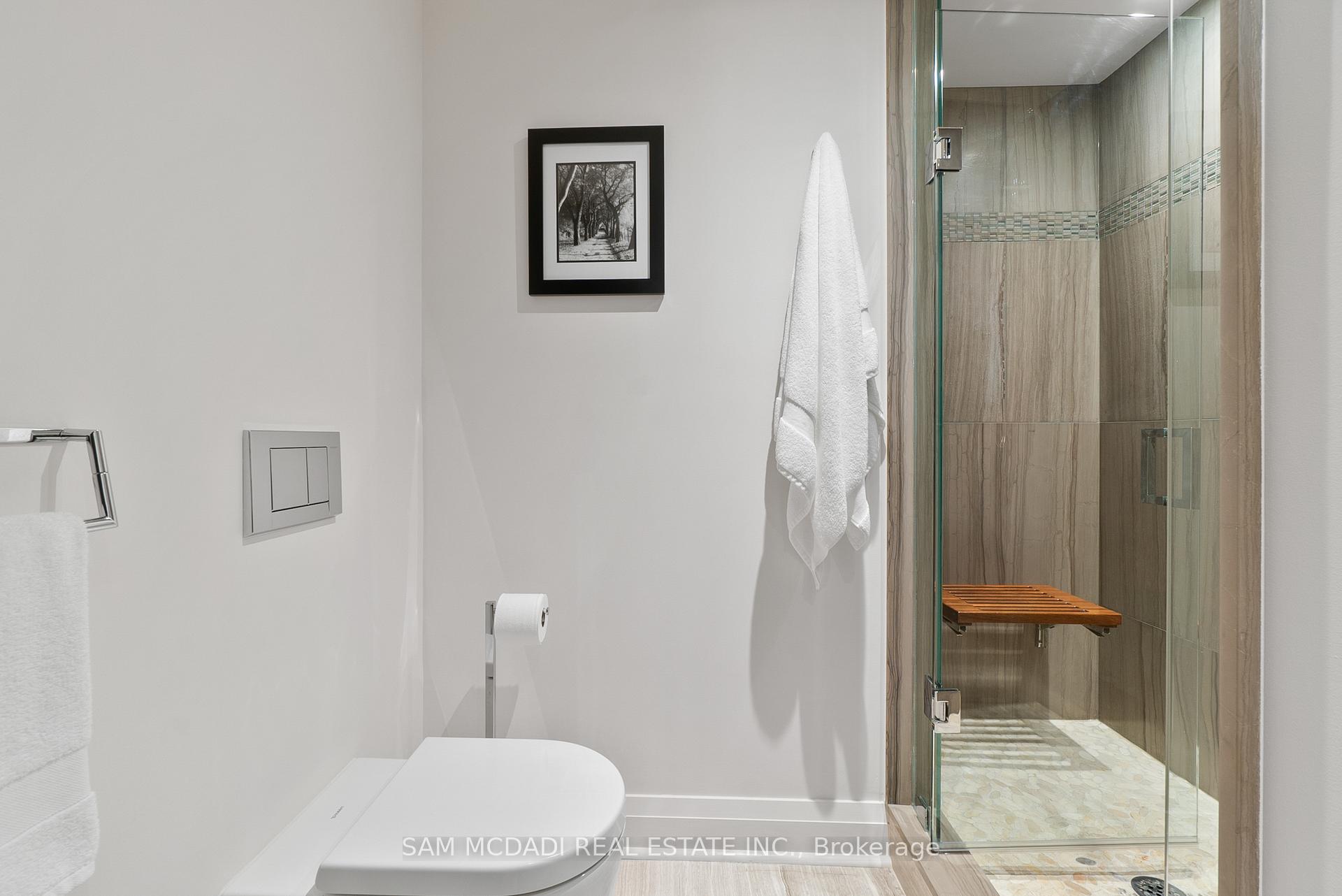 2045 Lakeshore Boulevard W 2212