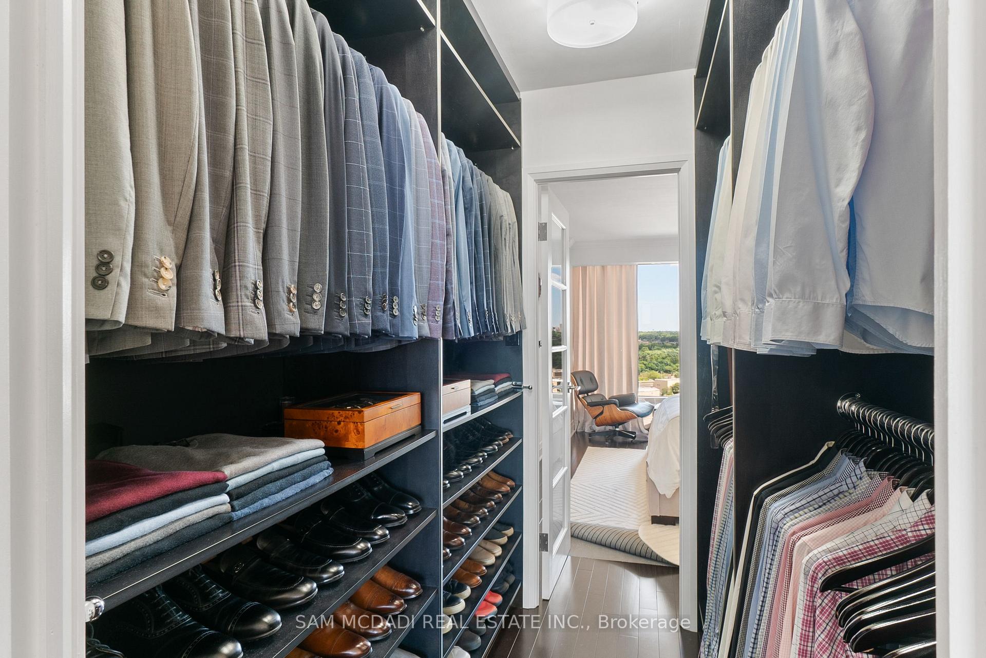 2045 Lakeshore Boulevard W 2212