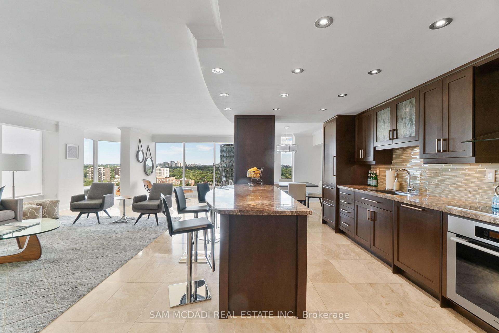 2045 Lakeshore Boulevard W 2212