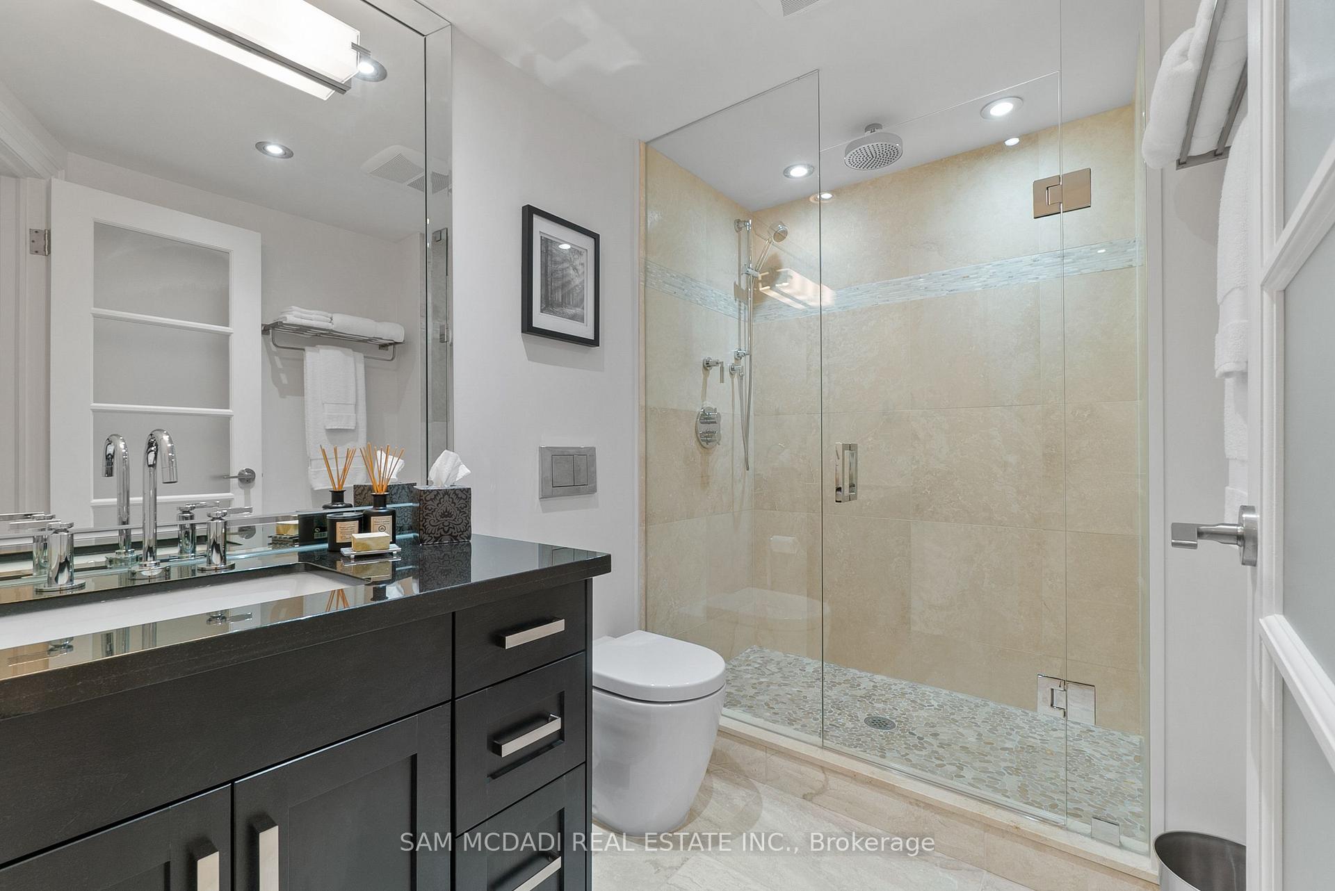 2045 Lakeshore Boulevard W 2212