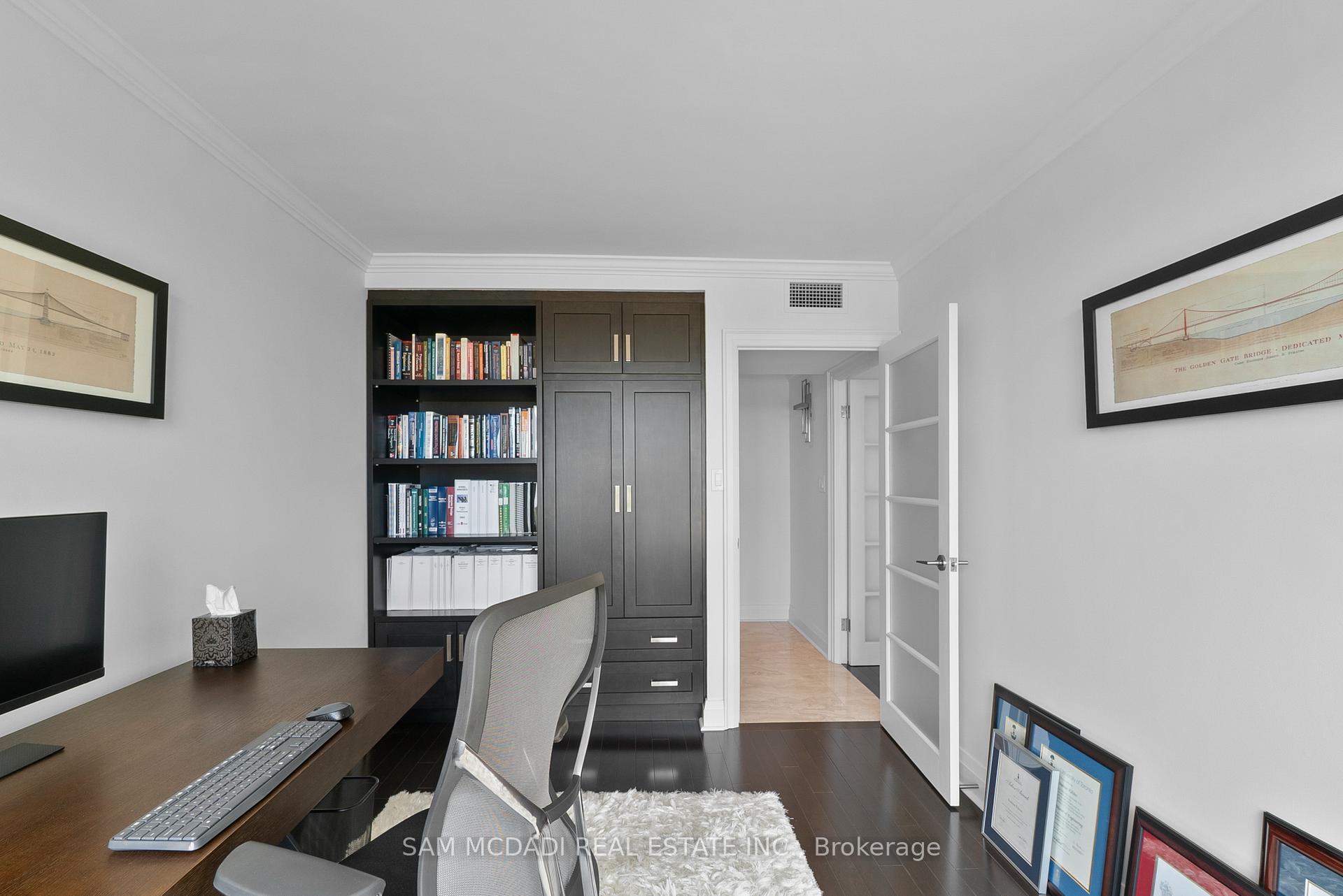 2045 Lakeshore Boulevard W 2212