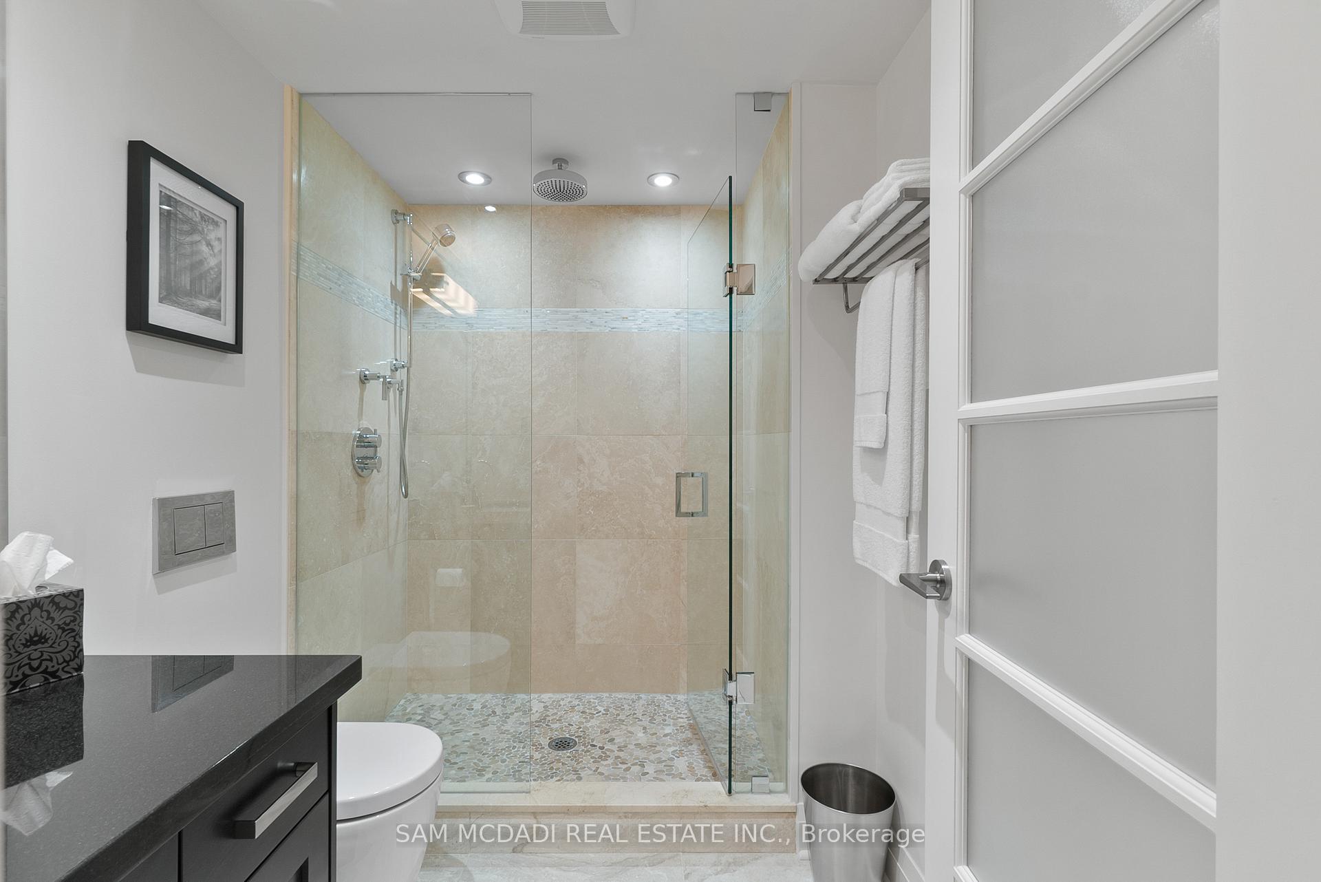 2045 Lakeshore Boulevard W 2212