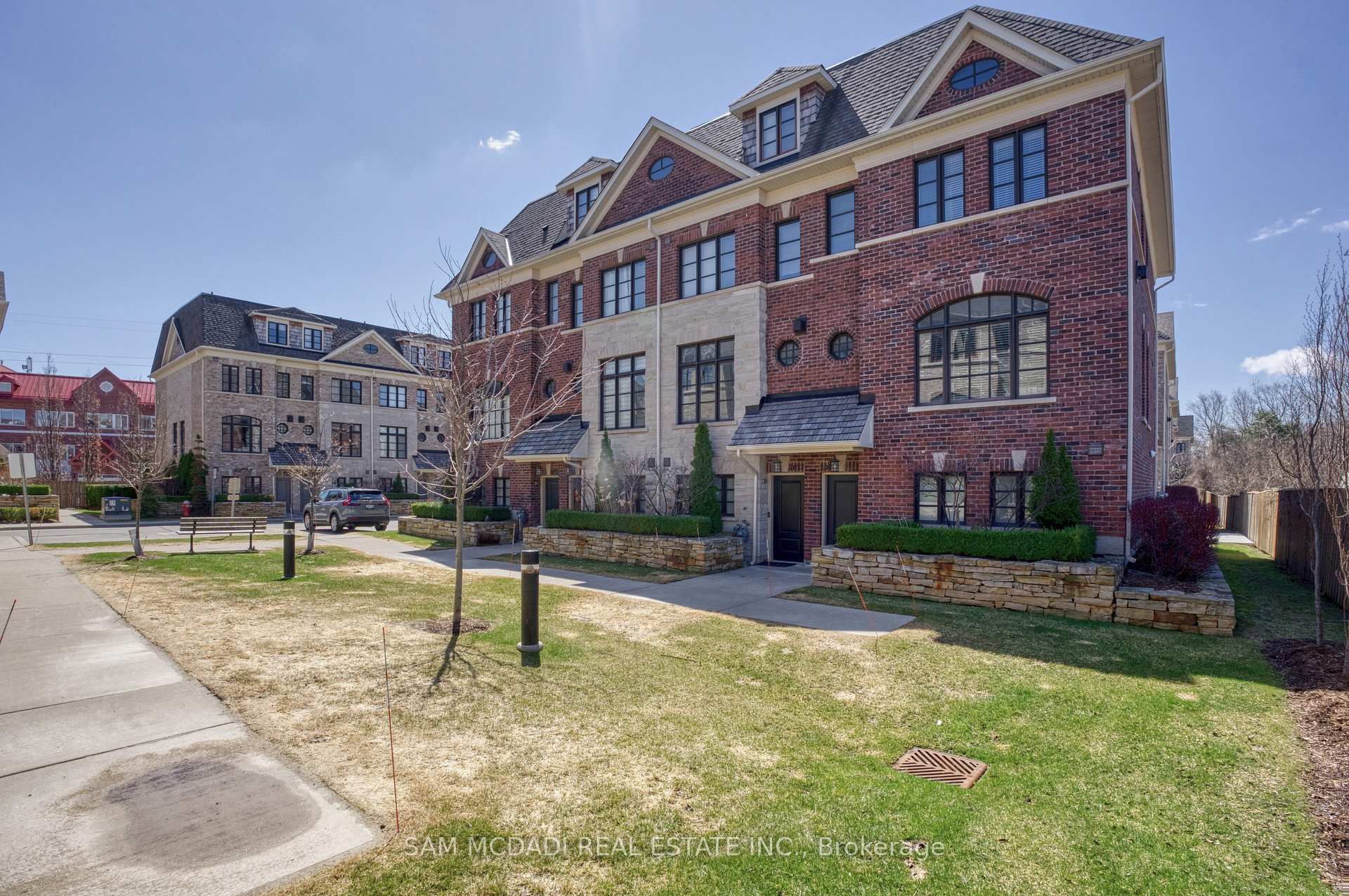 2029 Queensborough Gate