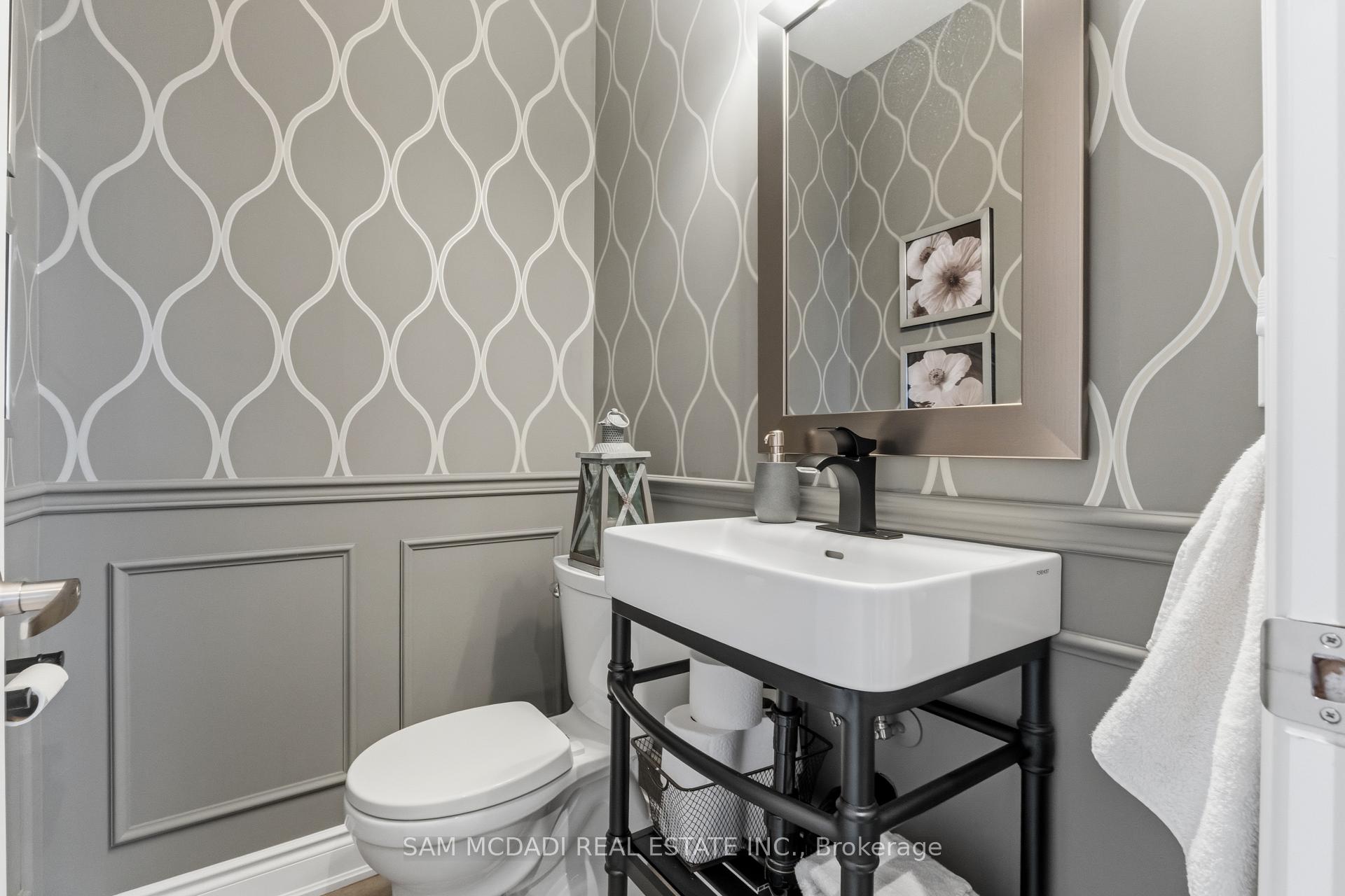 2029 Queensborough Gate