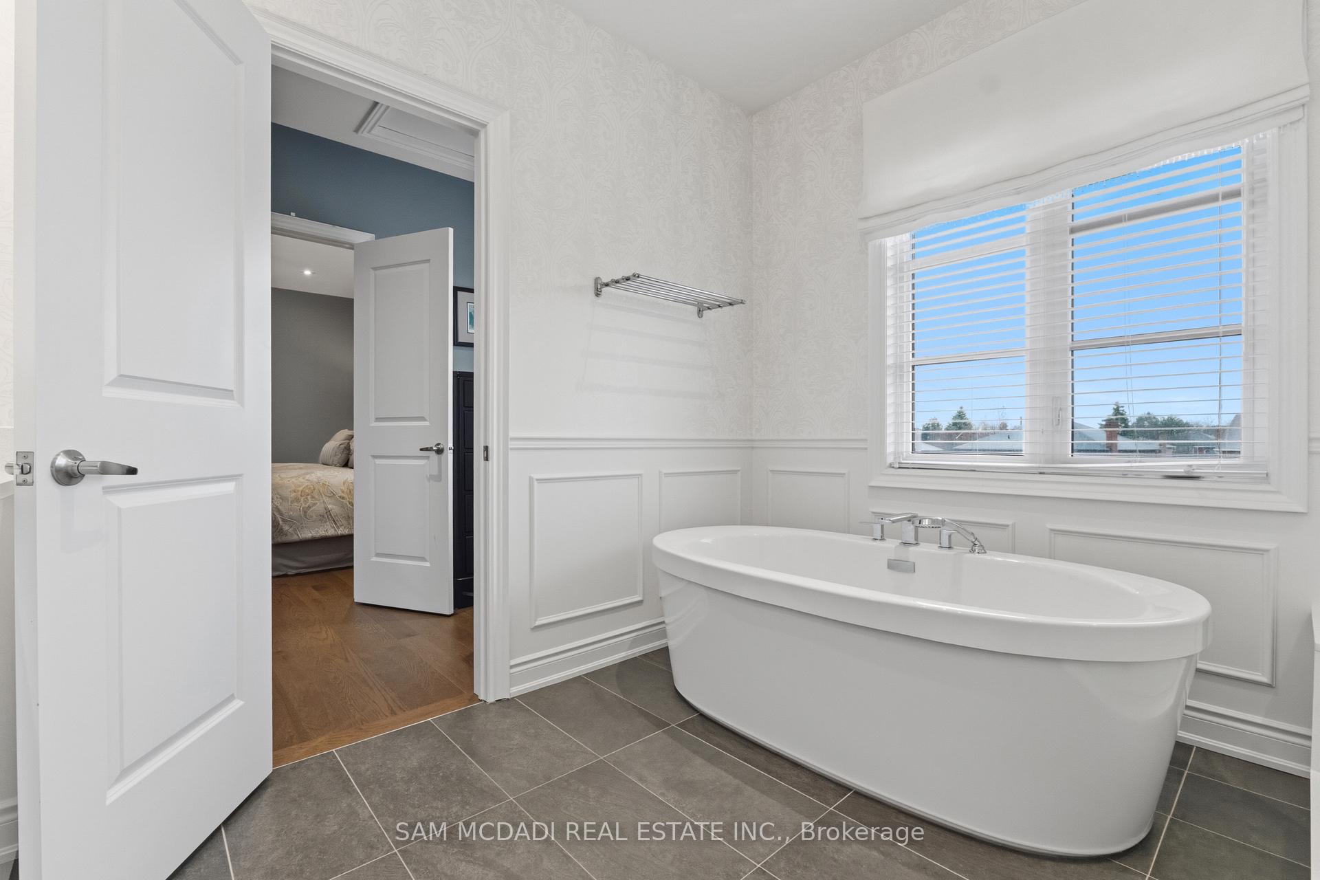 2029 Queensborough Gate