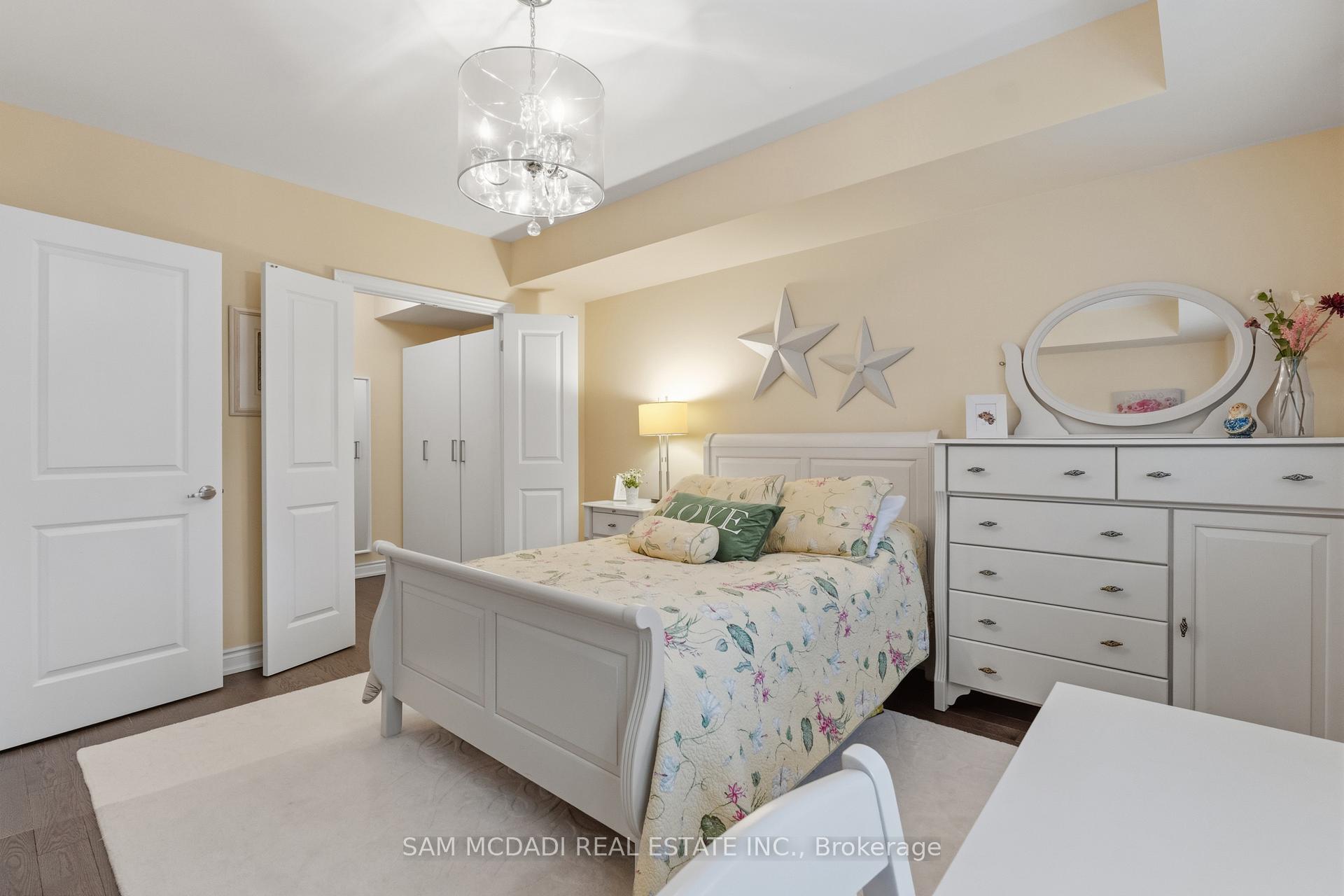 2029 Queensborough Gate