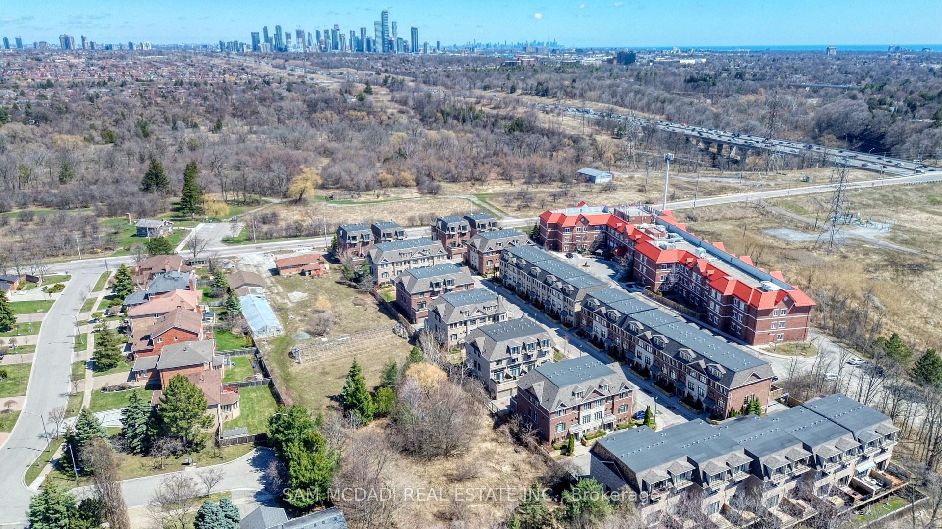 2029 Queensborough Gate