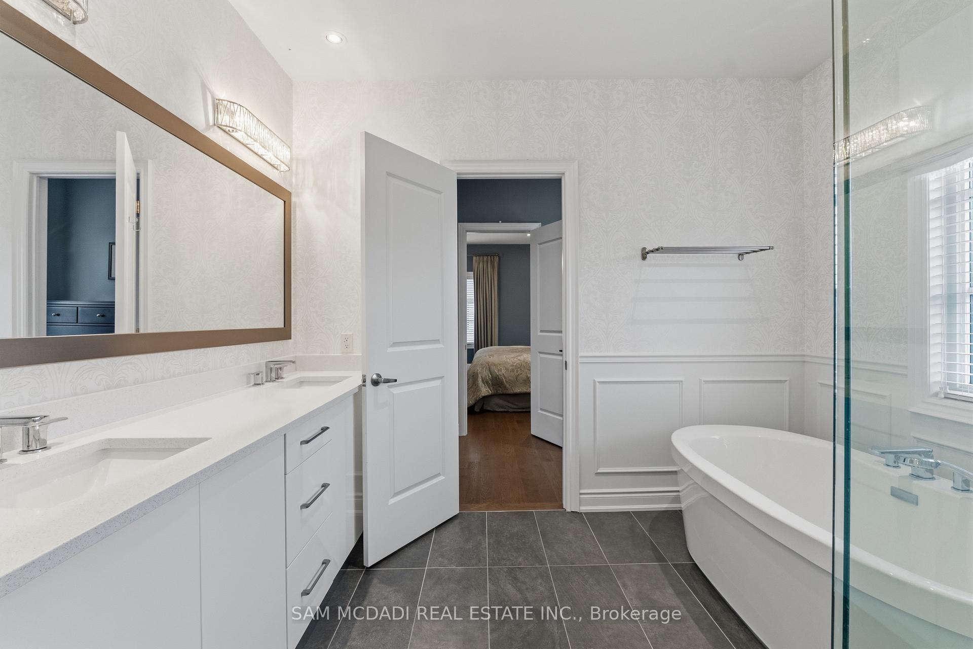 2029 Queensborough Gate