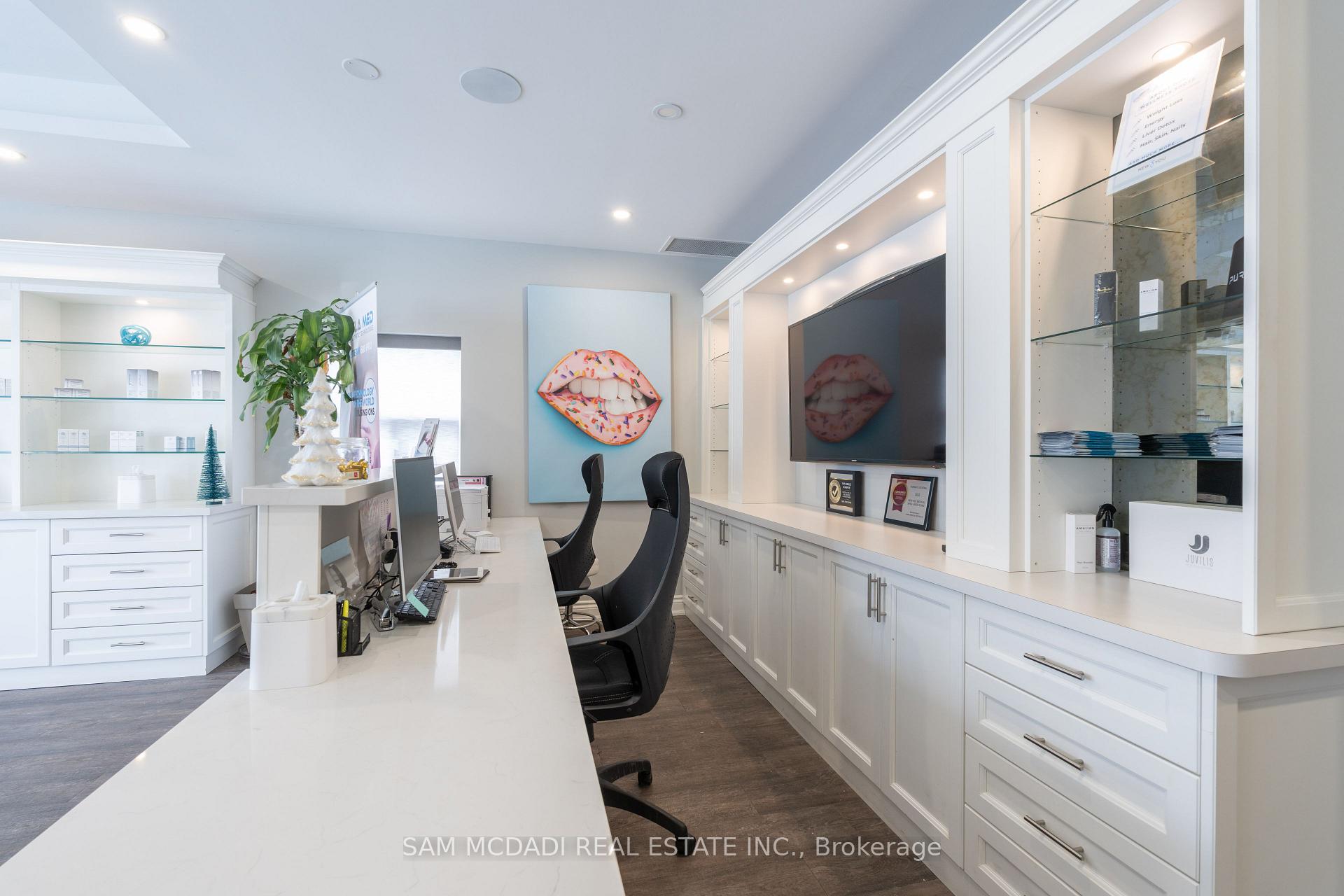 1651 Lakeshore Road W