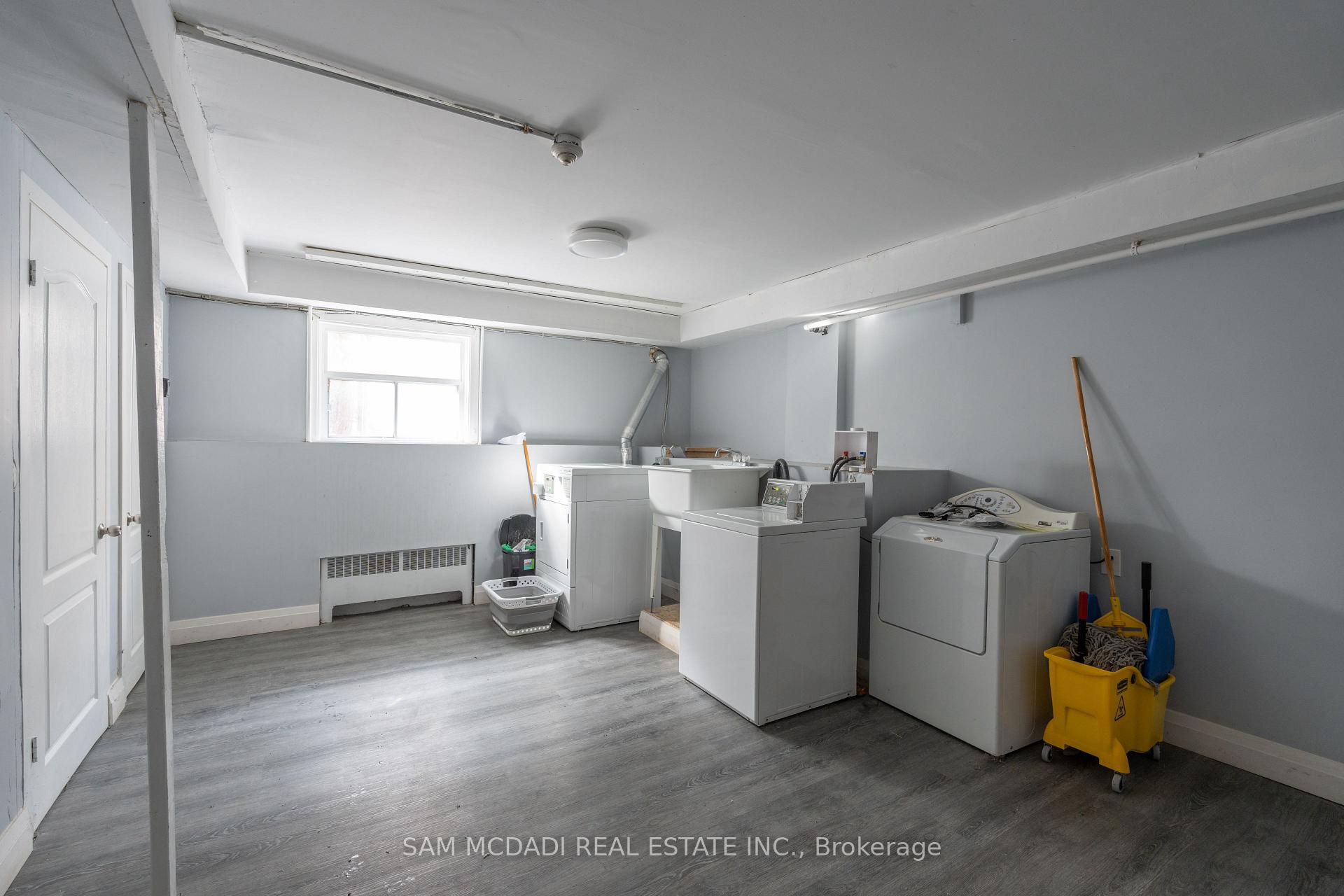 1651 Lakeshore Road W