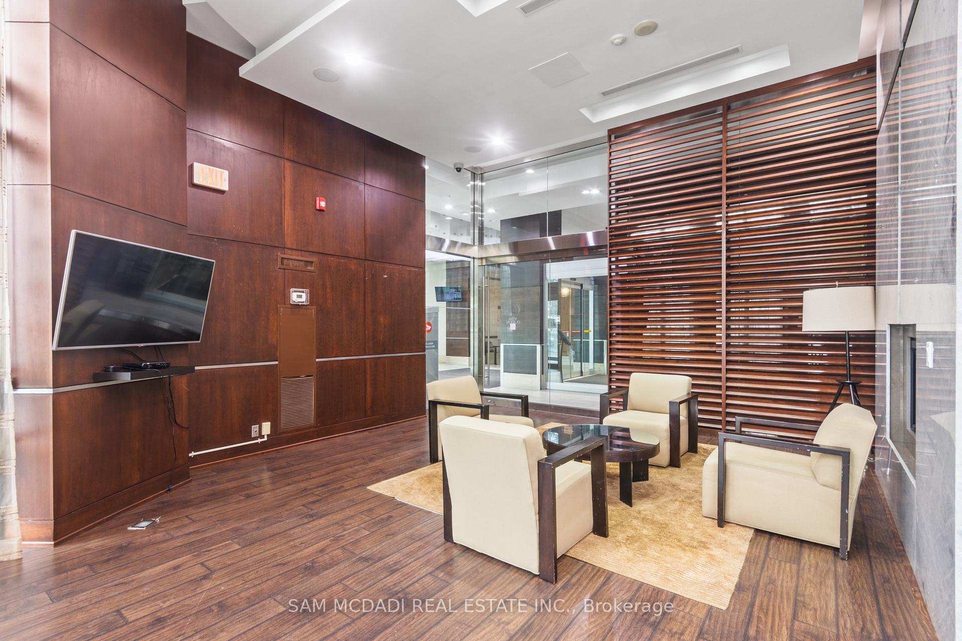 330 Burnhamthorpe Road 705