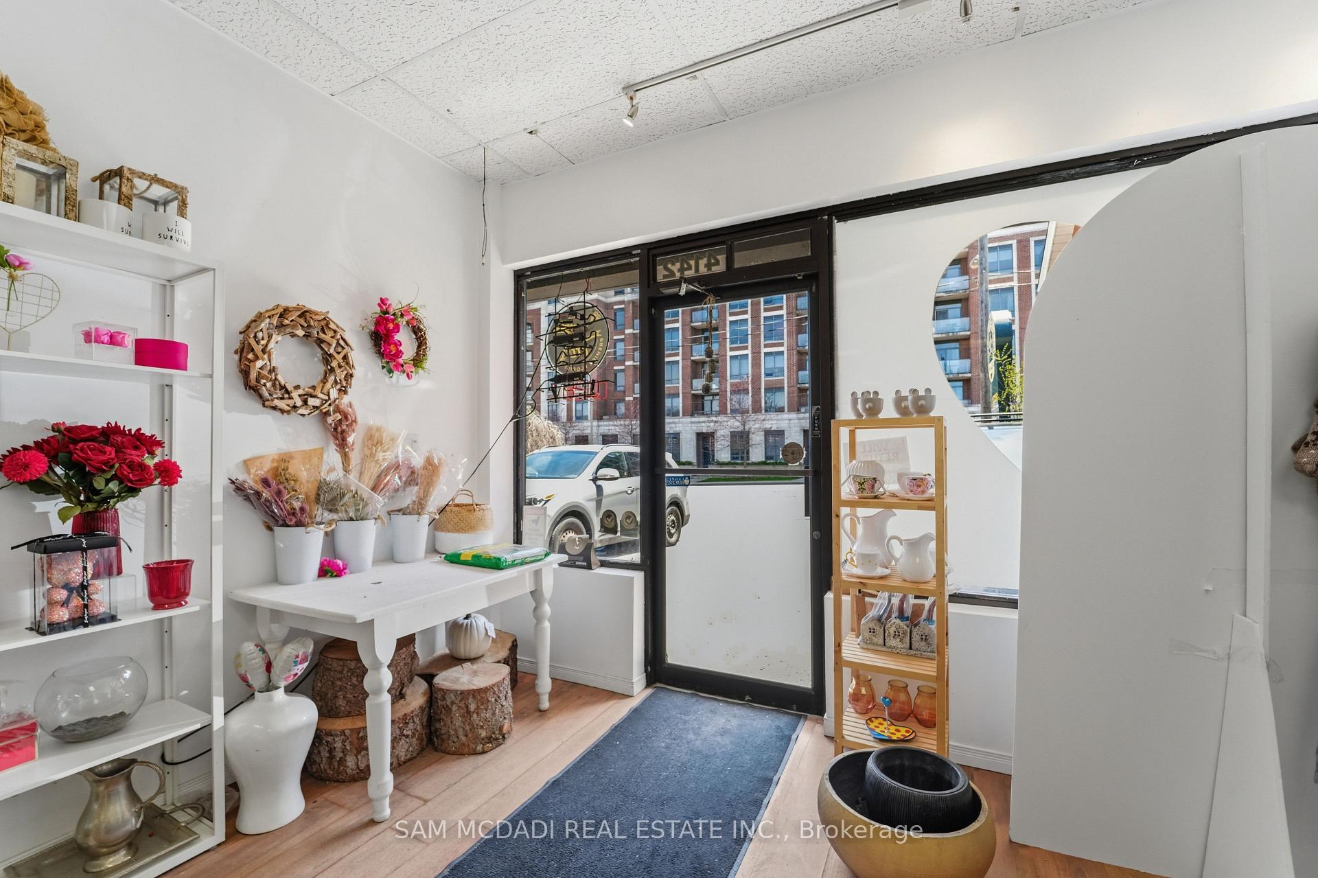 4142 Dundas Street W