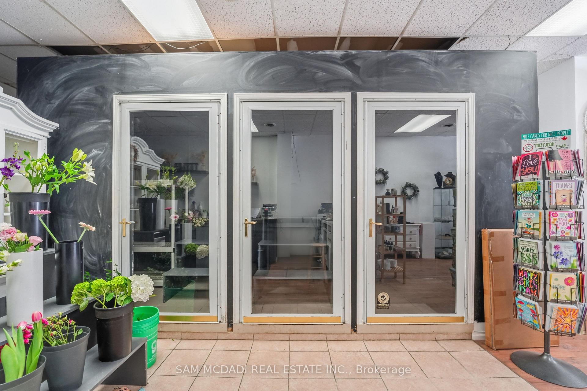 4142 Dundas Street W