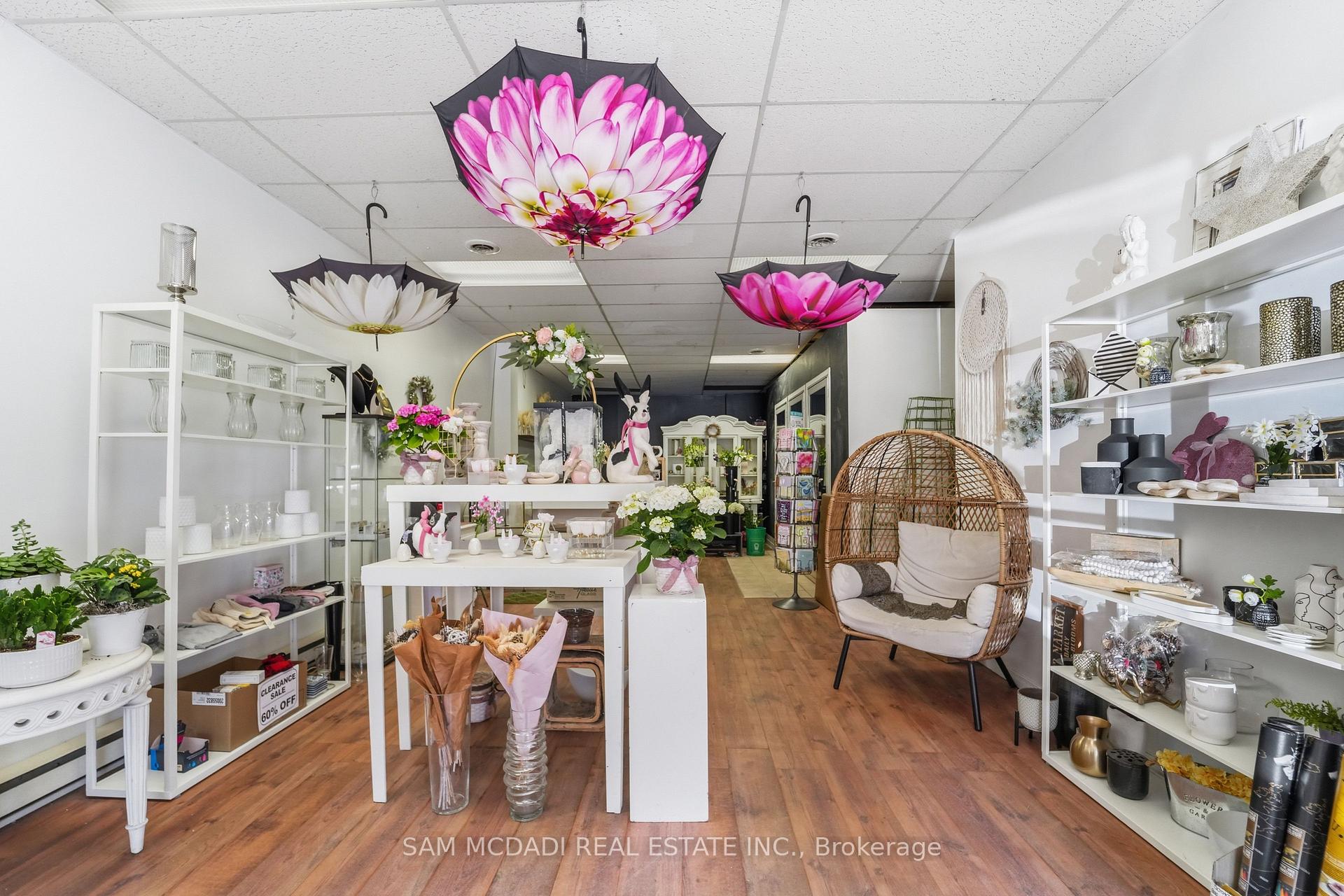 4142 Dundas Street W