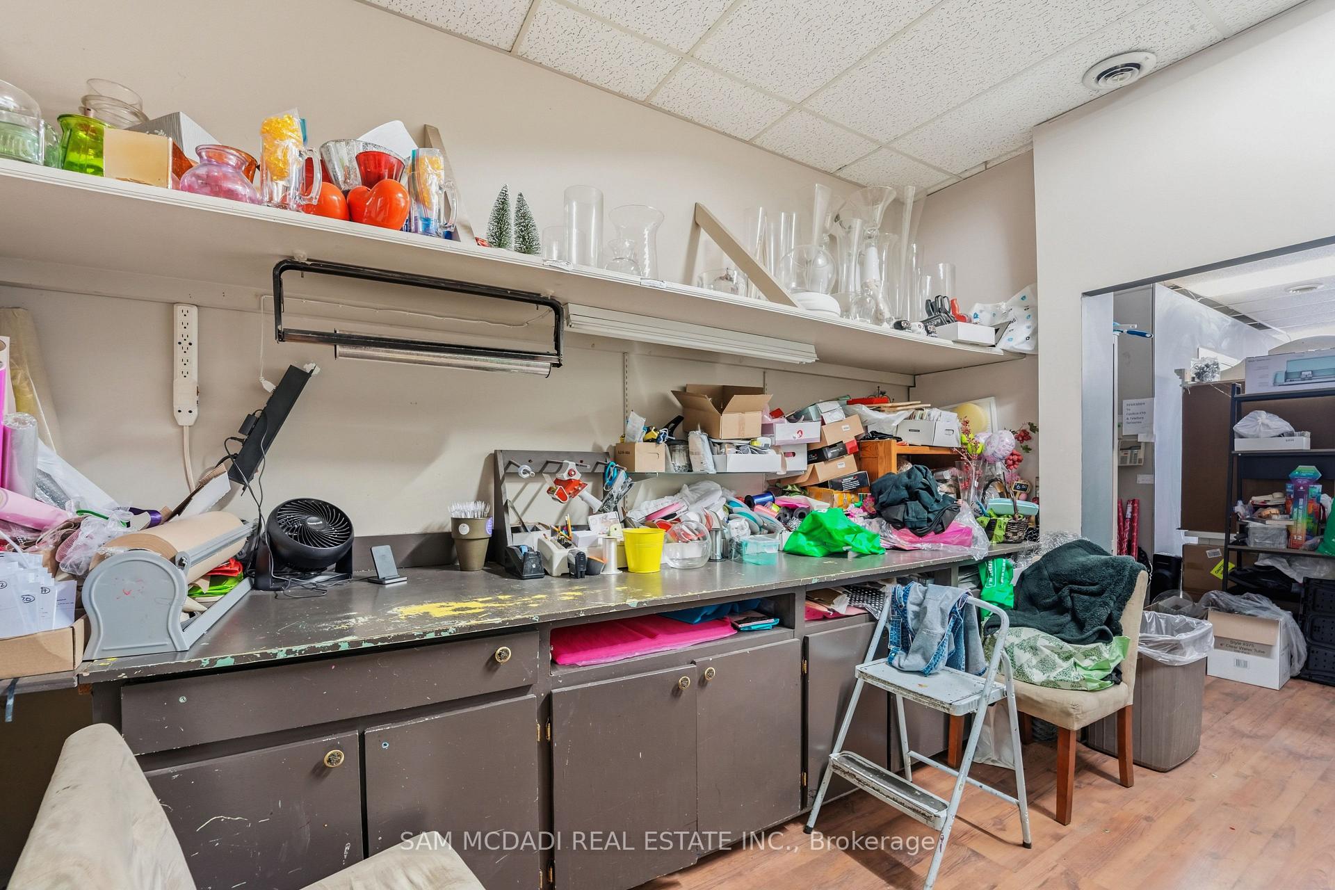 4142 Dundas Street W