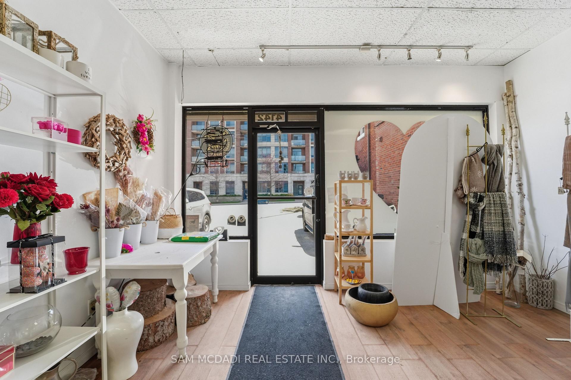 4142 Dundas Street W