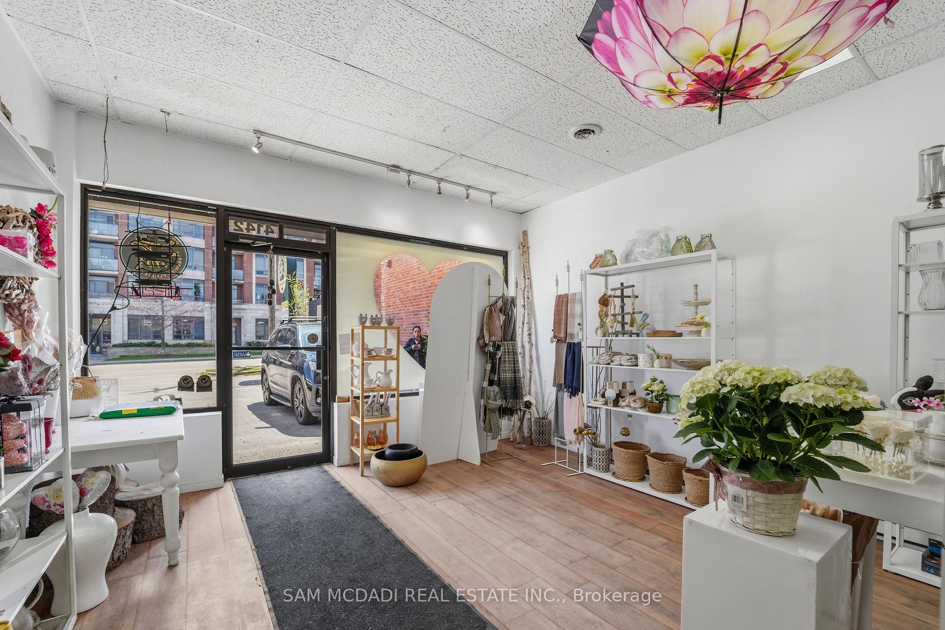 4142 Dundas Street W