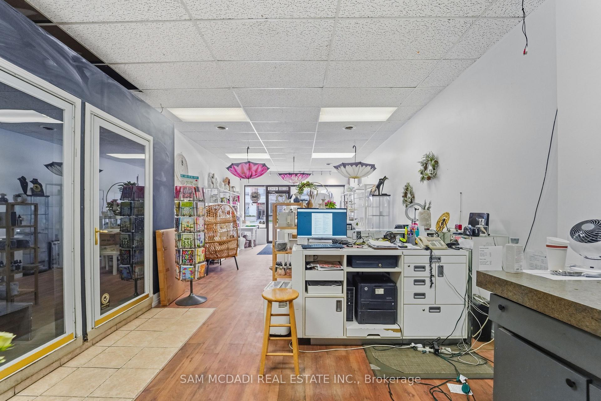 4142 Dundas Street W