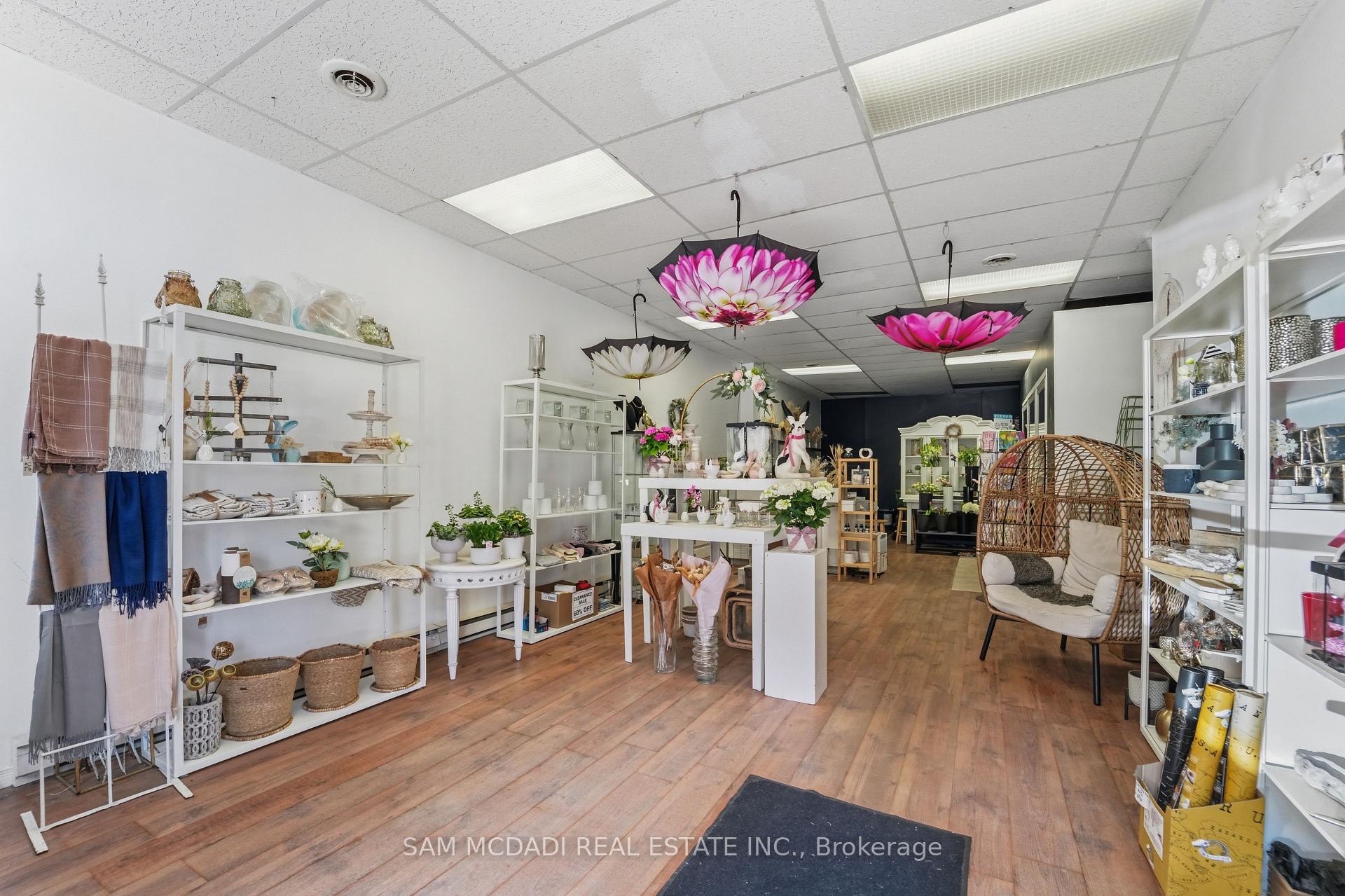 4142 Dundas Street W