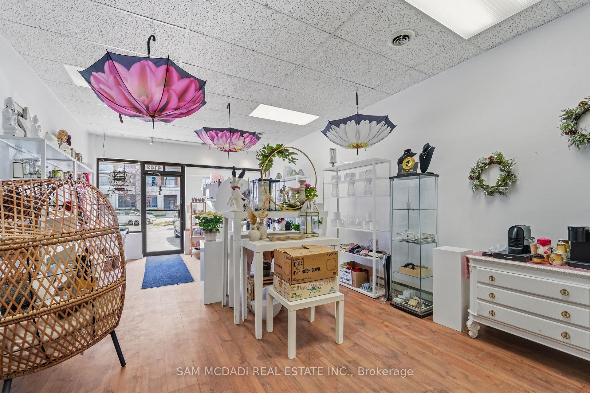 4142 Dundas Street W