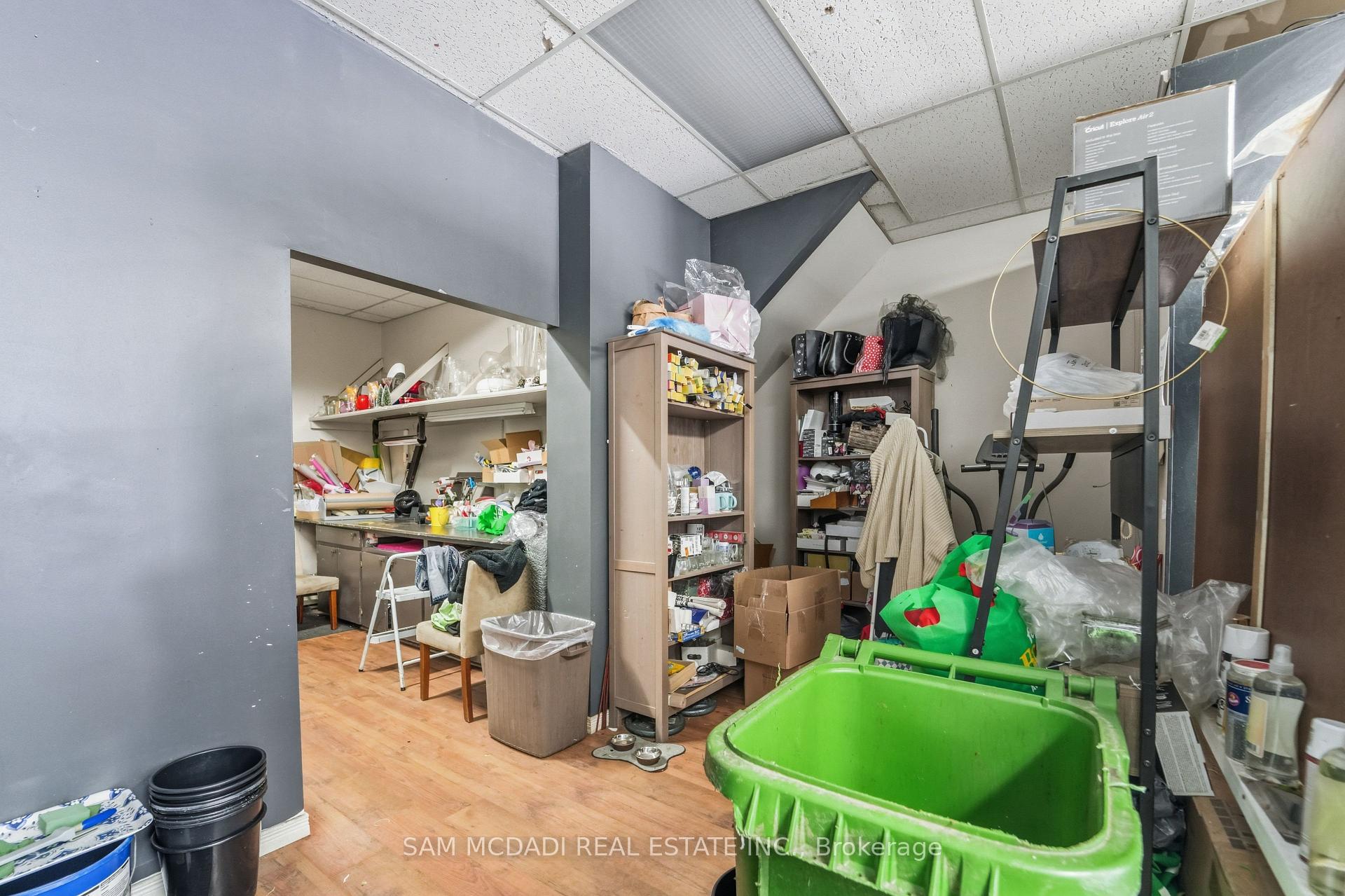 4142 Dundas Street W