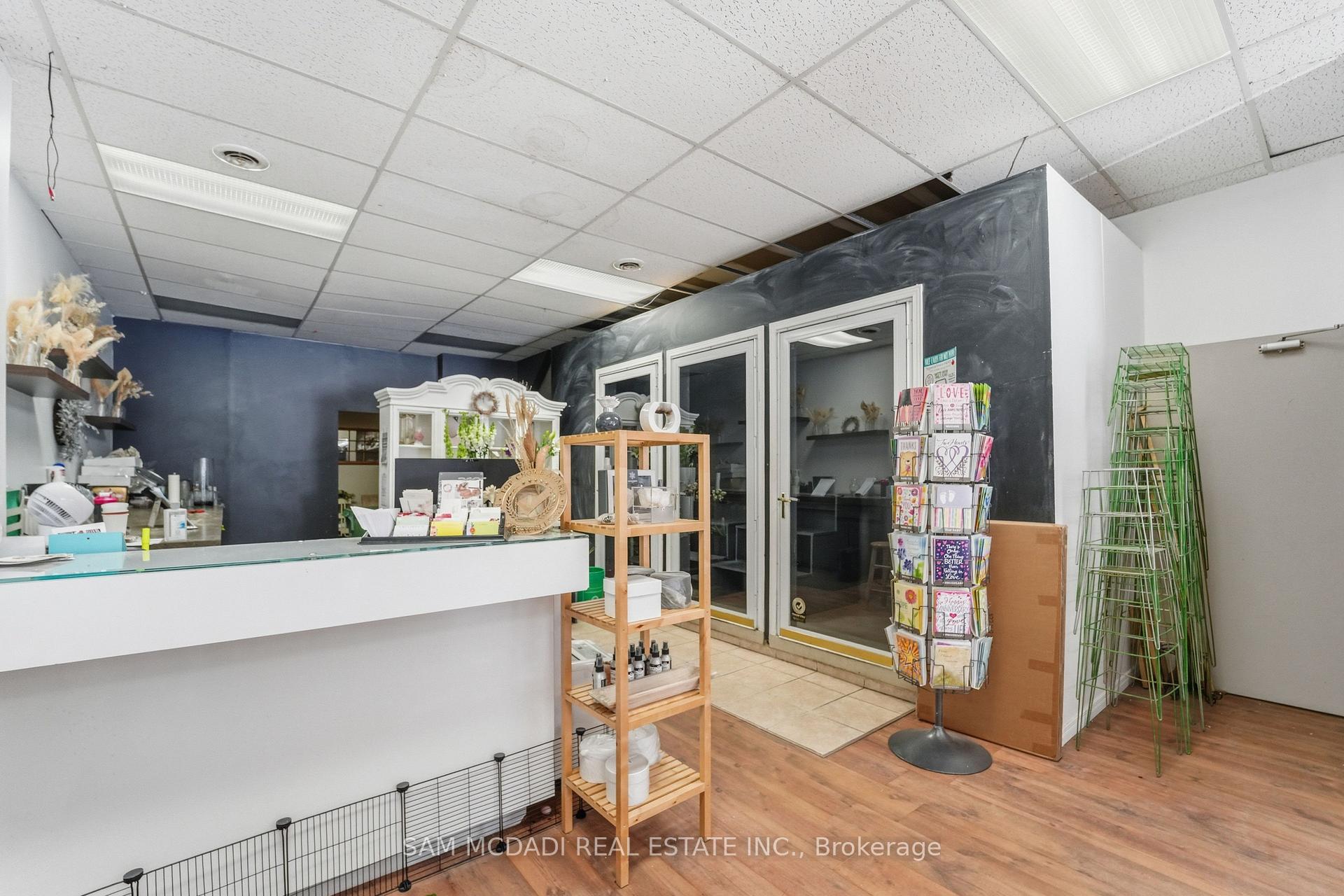4142 Dundas Street W