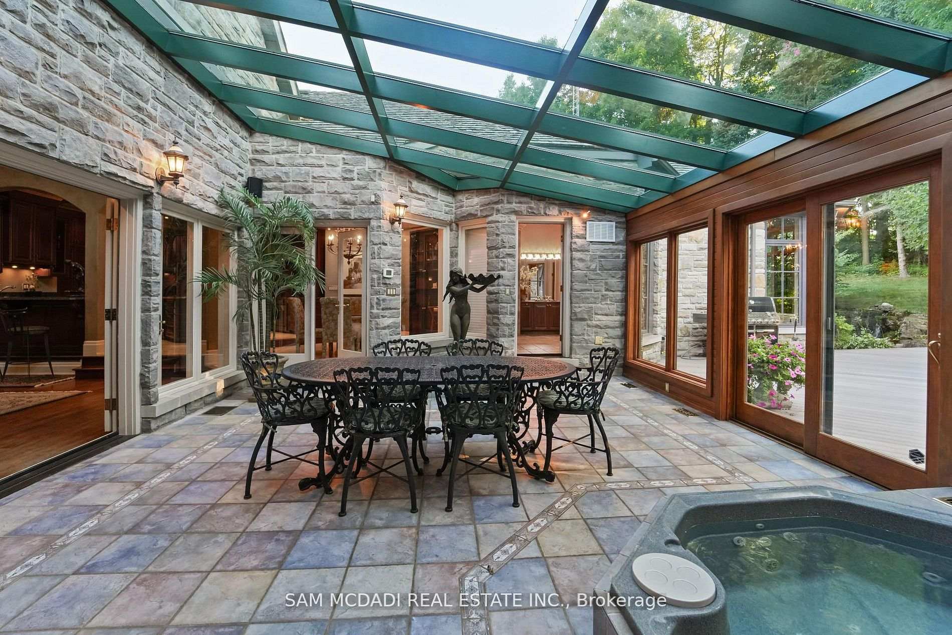 10140 Pineview Trail