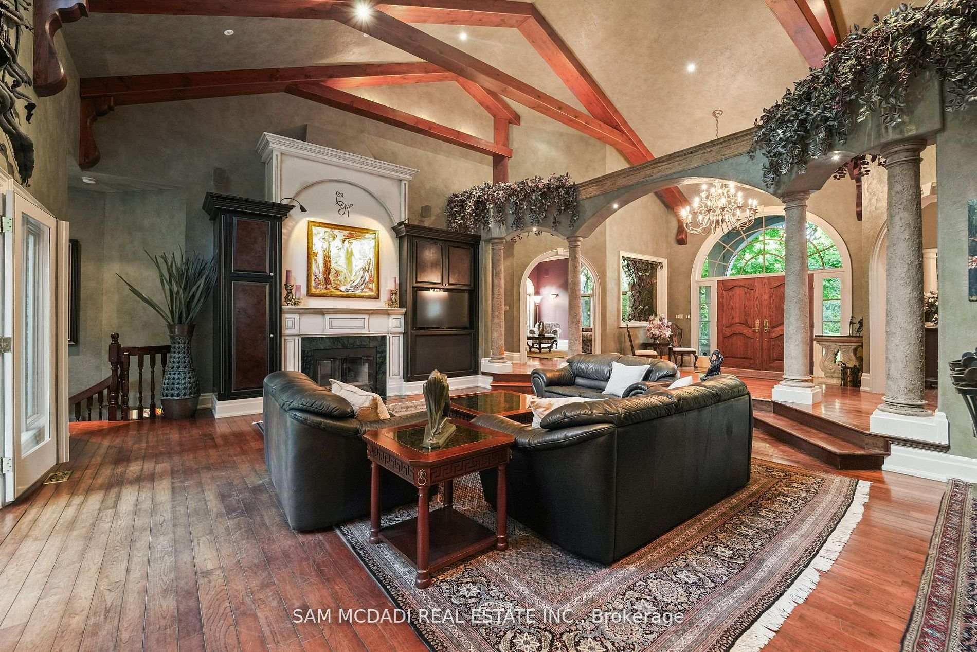 10140 Pineview Trail