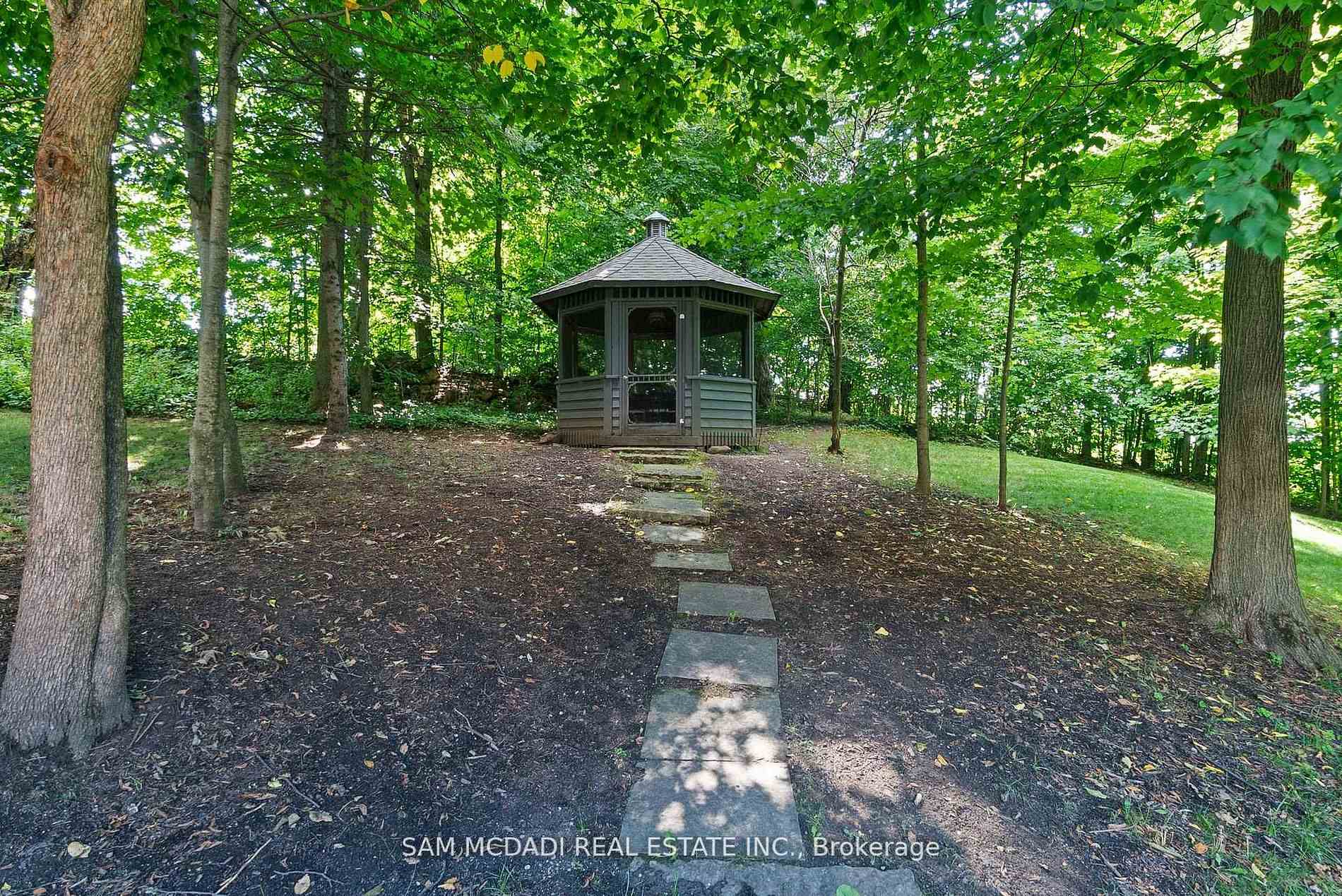 10140 Pineview Trail