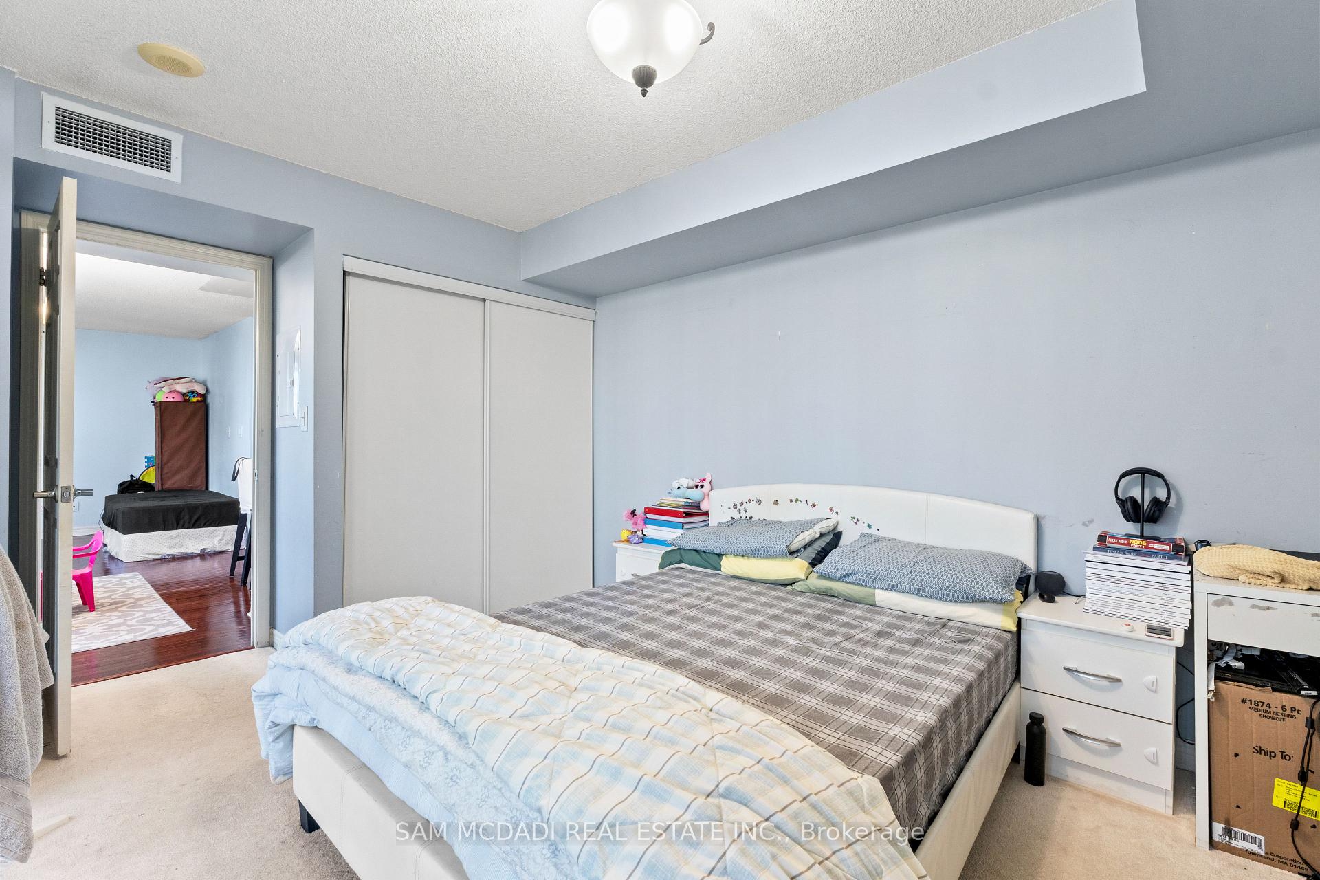 208 Enfield Place 1001