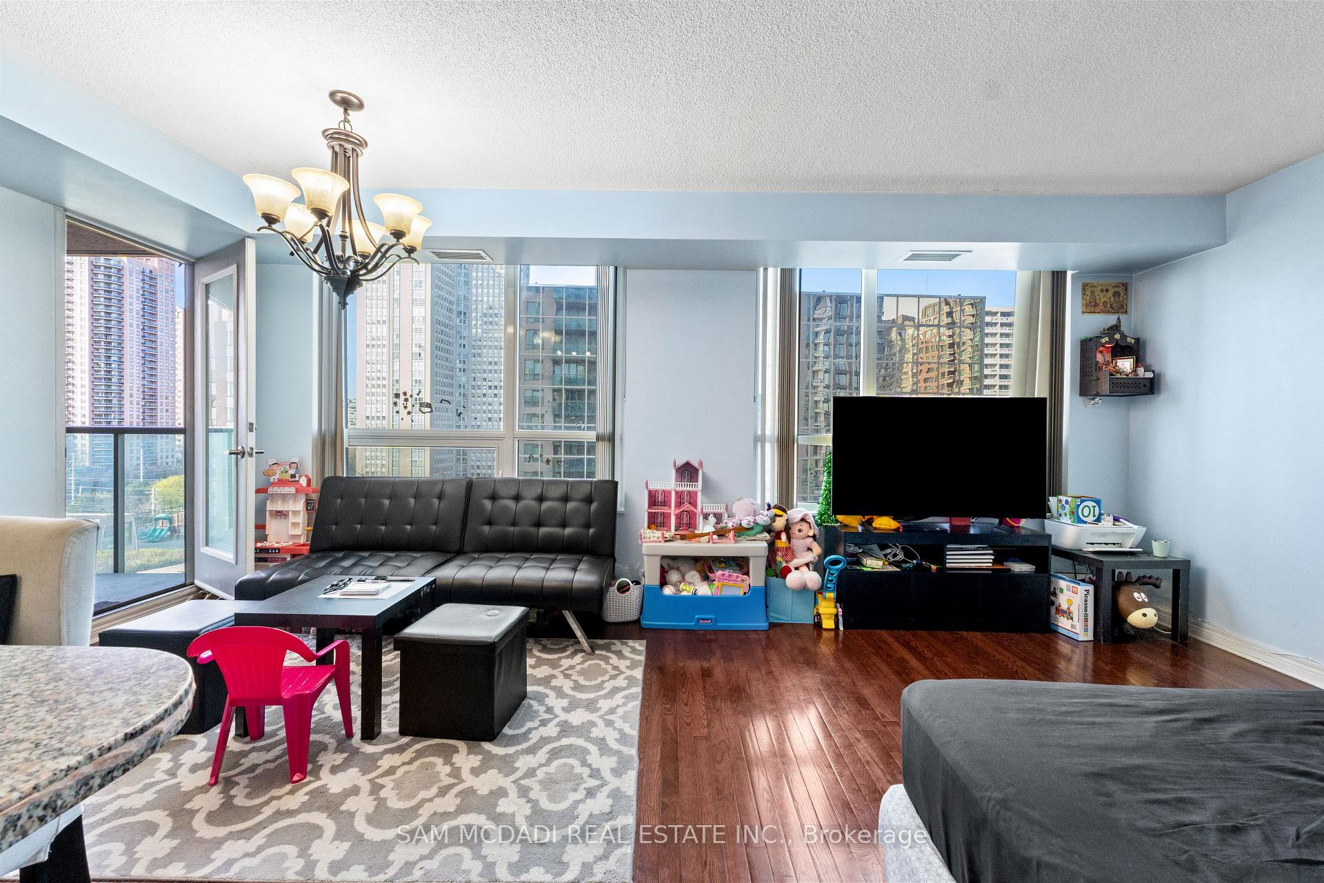 208 Enfield Place 1001