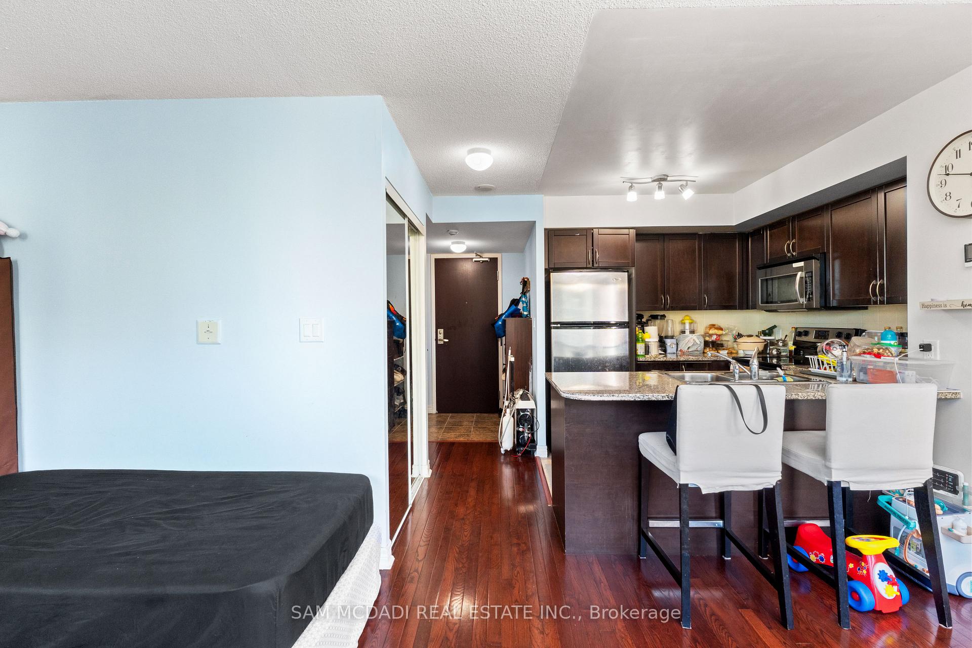 208 Enfield Place 1001