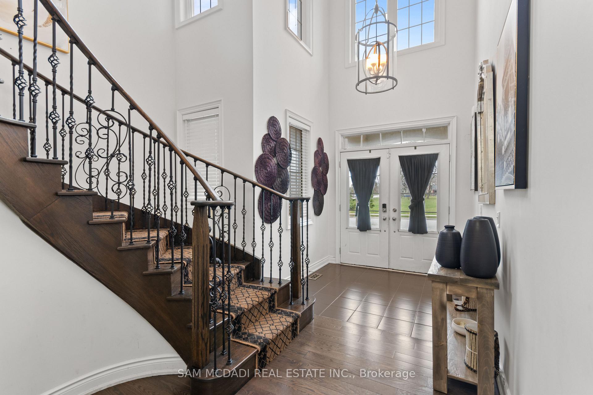 53 Lorenville Drive