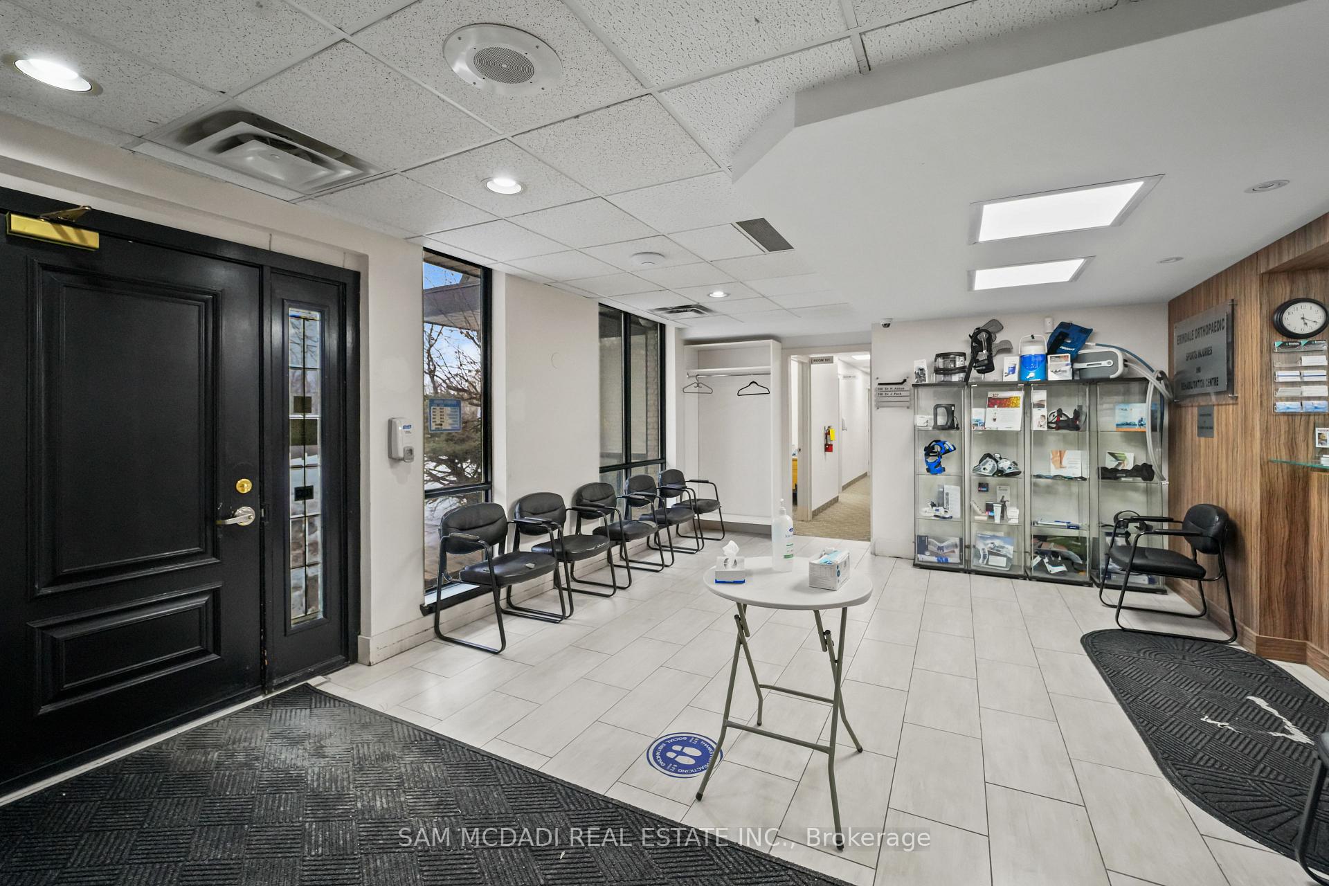 1645 Dundas Street W