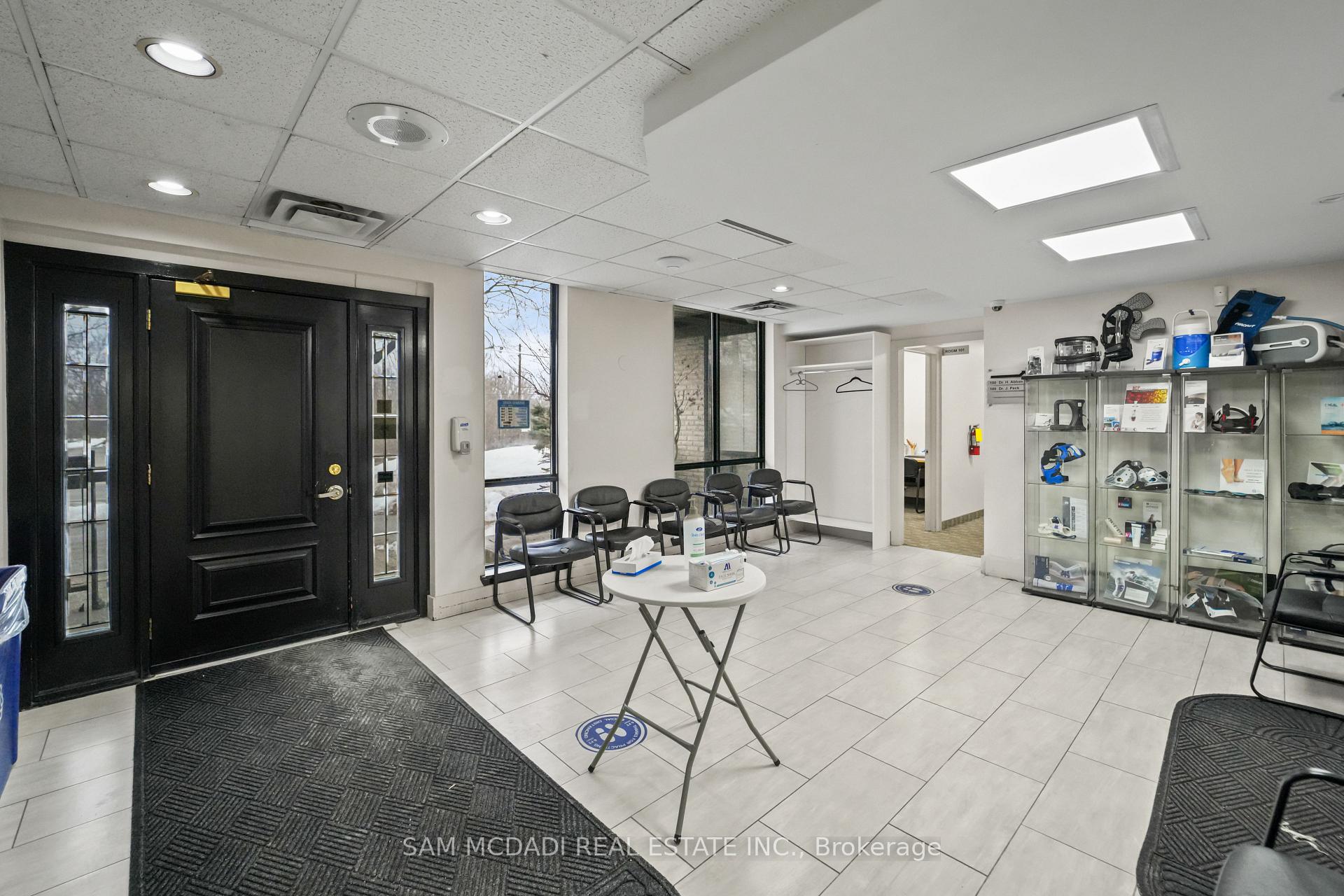 1645 Dundas Street W