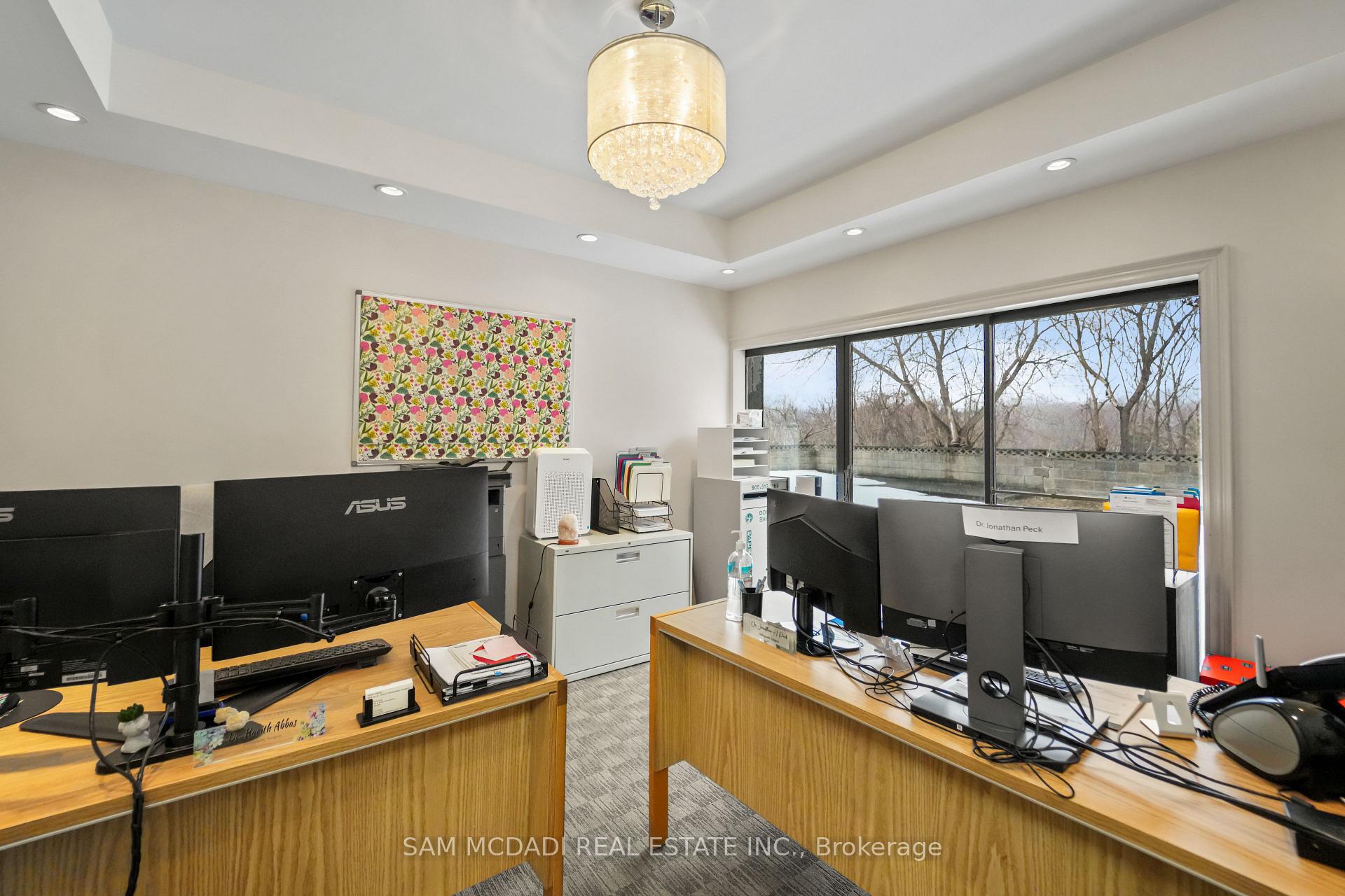 1645 Dundas Street W