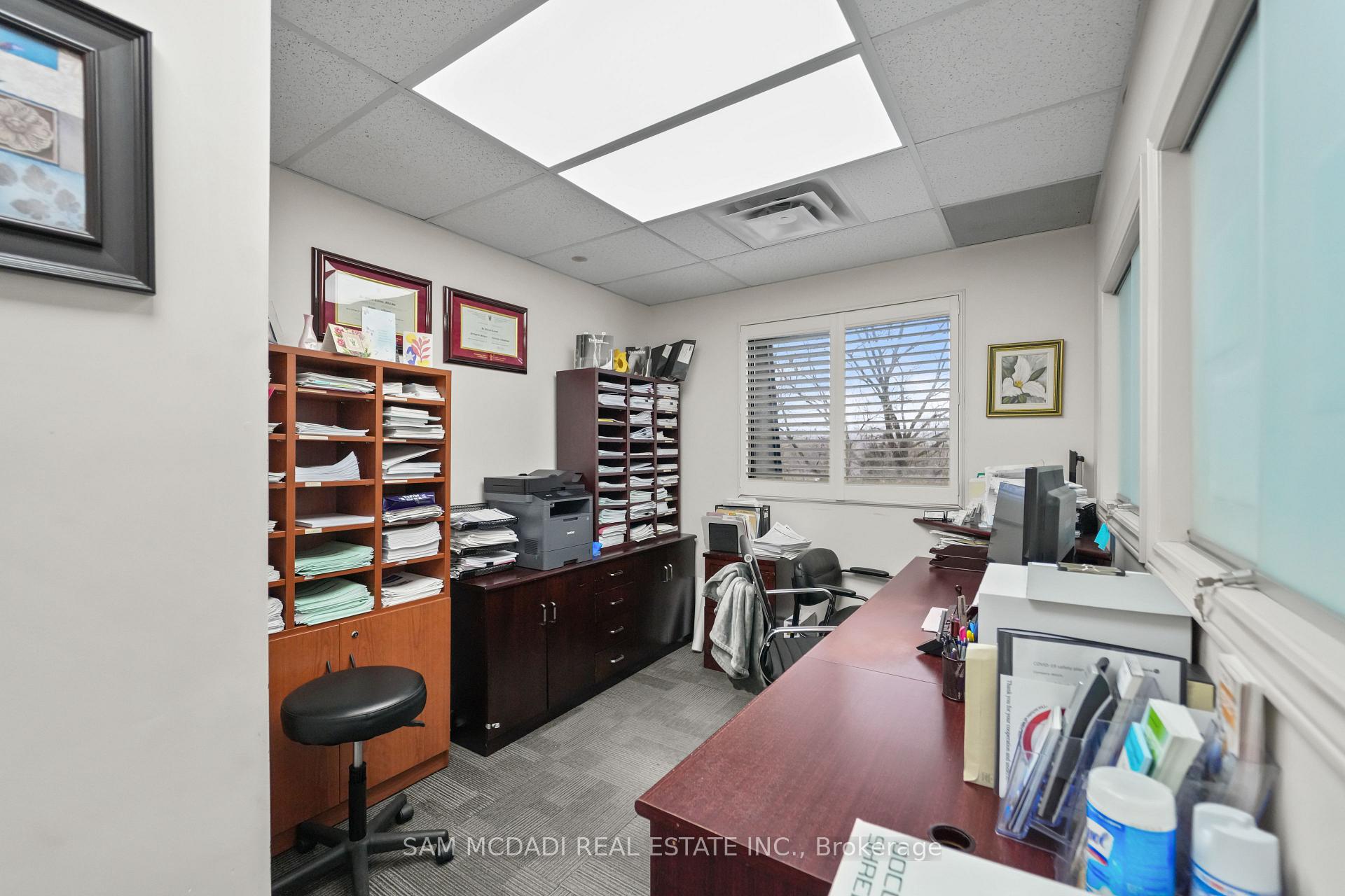 1645 Dundas Street W