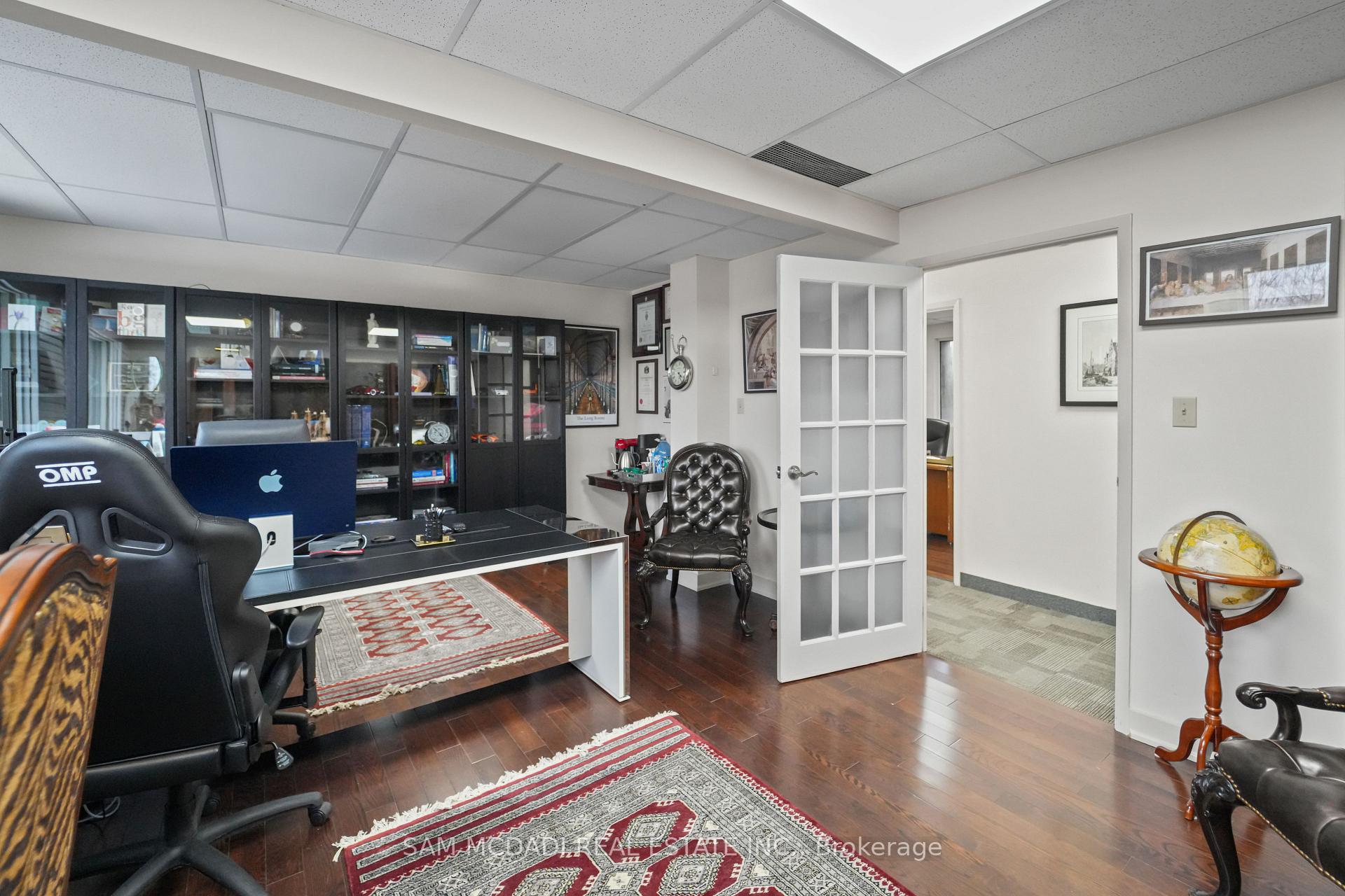 1645 Dundas Street W