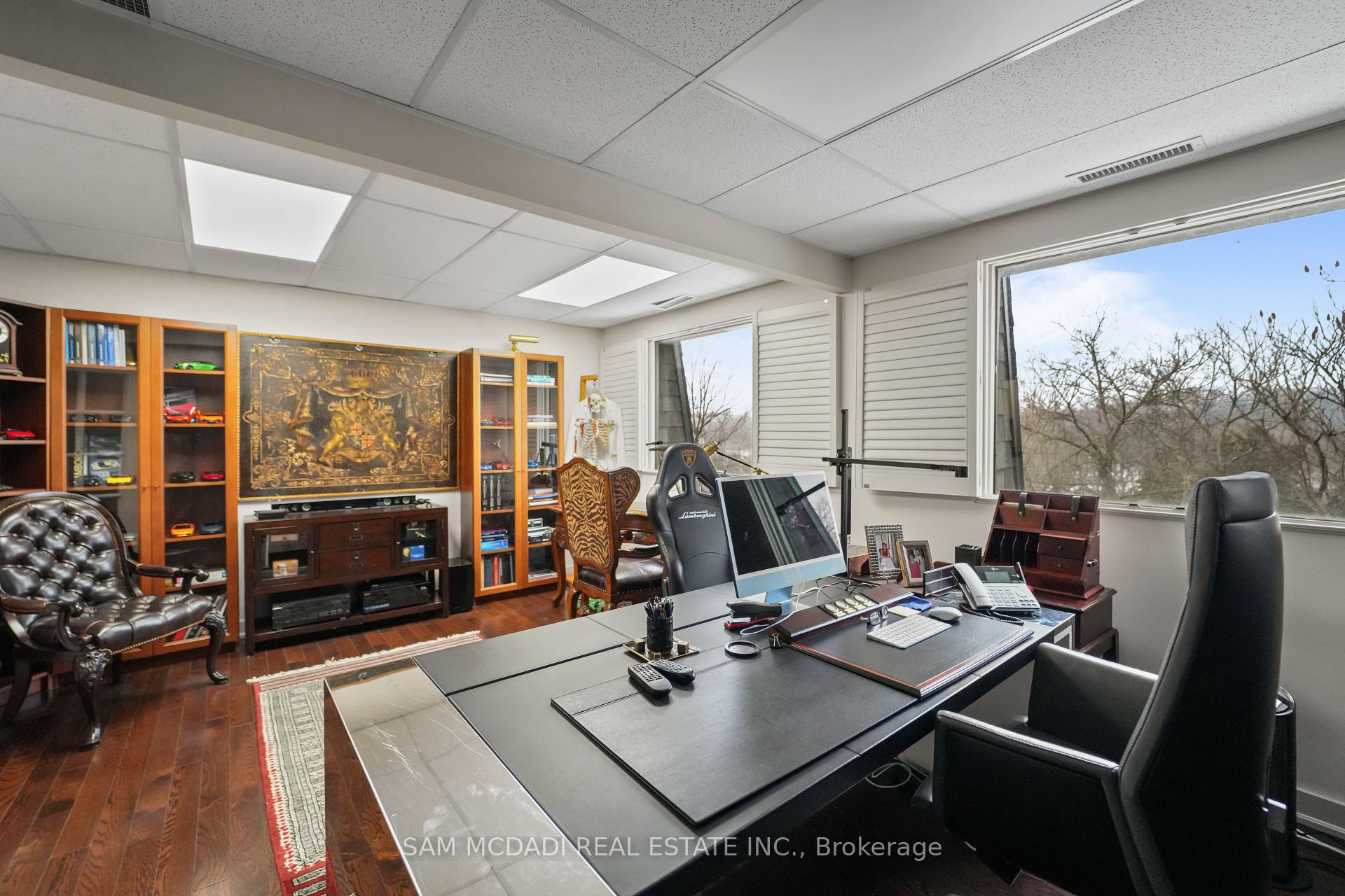 1645 Dundas Street W