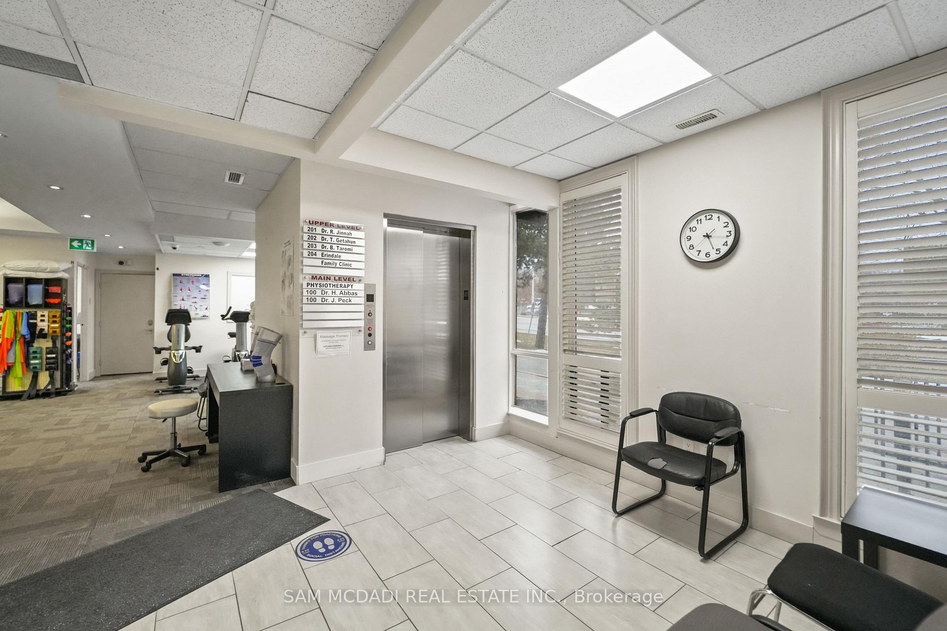 1645 Dundas Street W