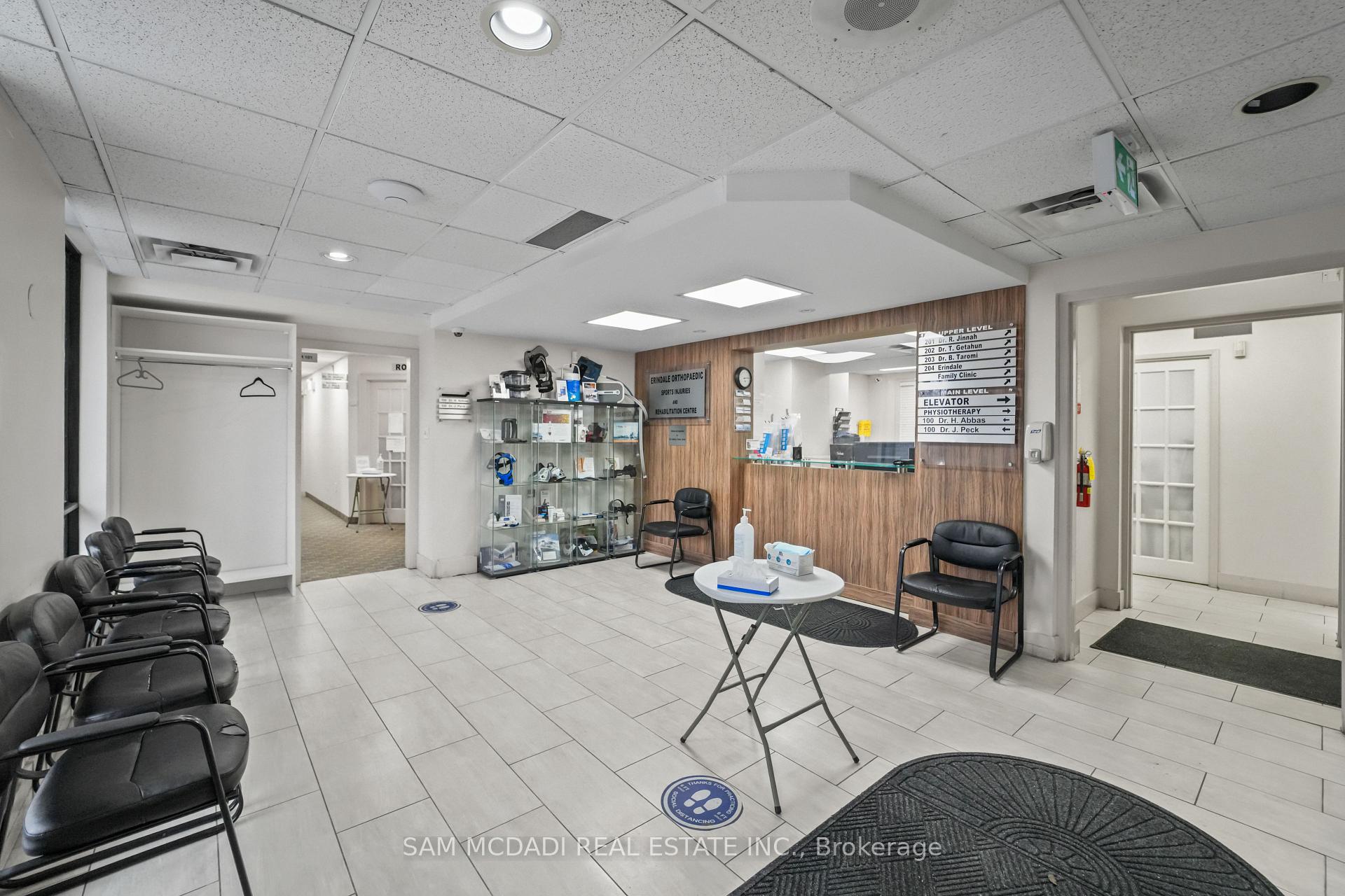 1645 Dundas Street W