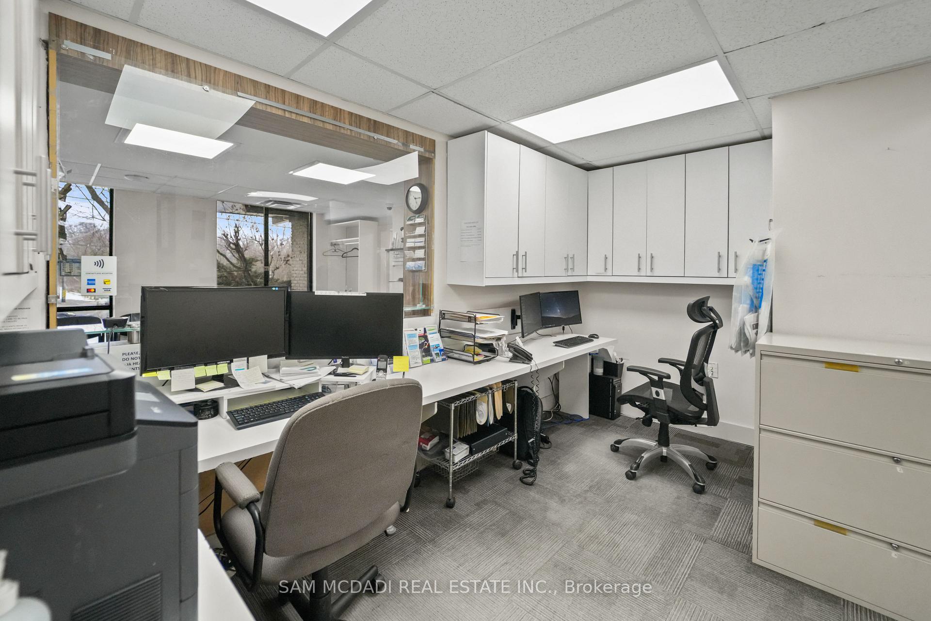 1645 Dundas Street W