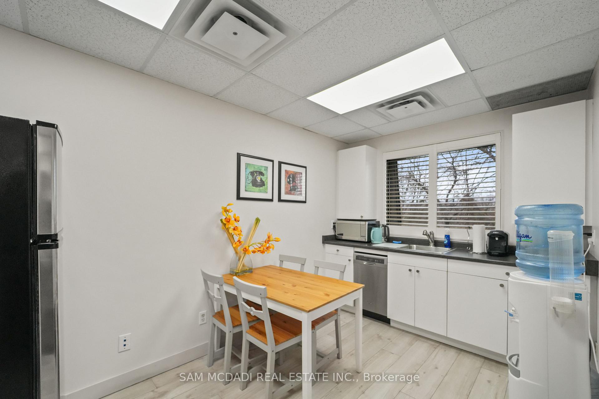 1645 Dundas Street W