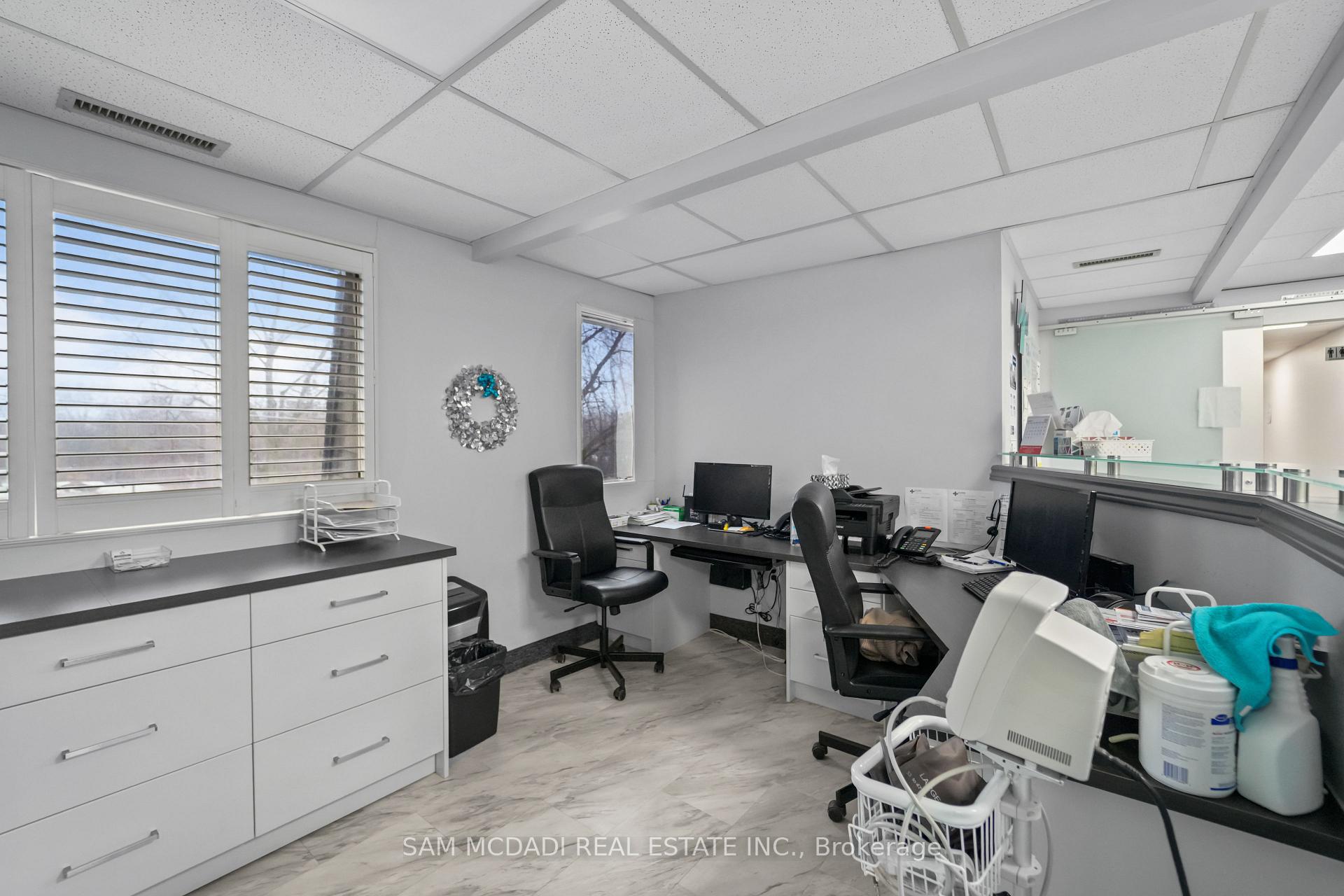 1645 Dundas Street W