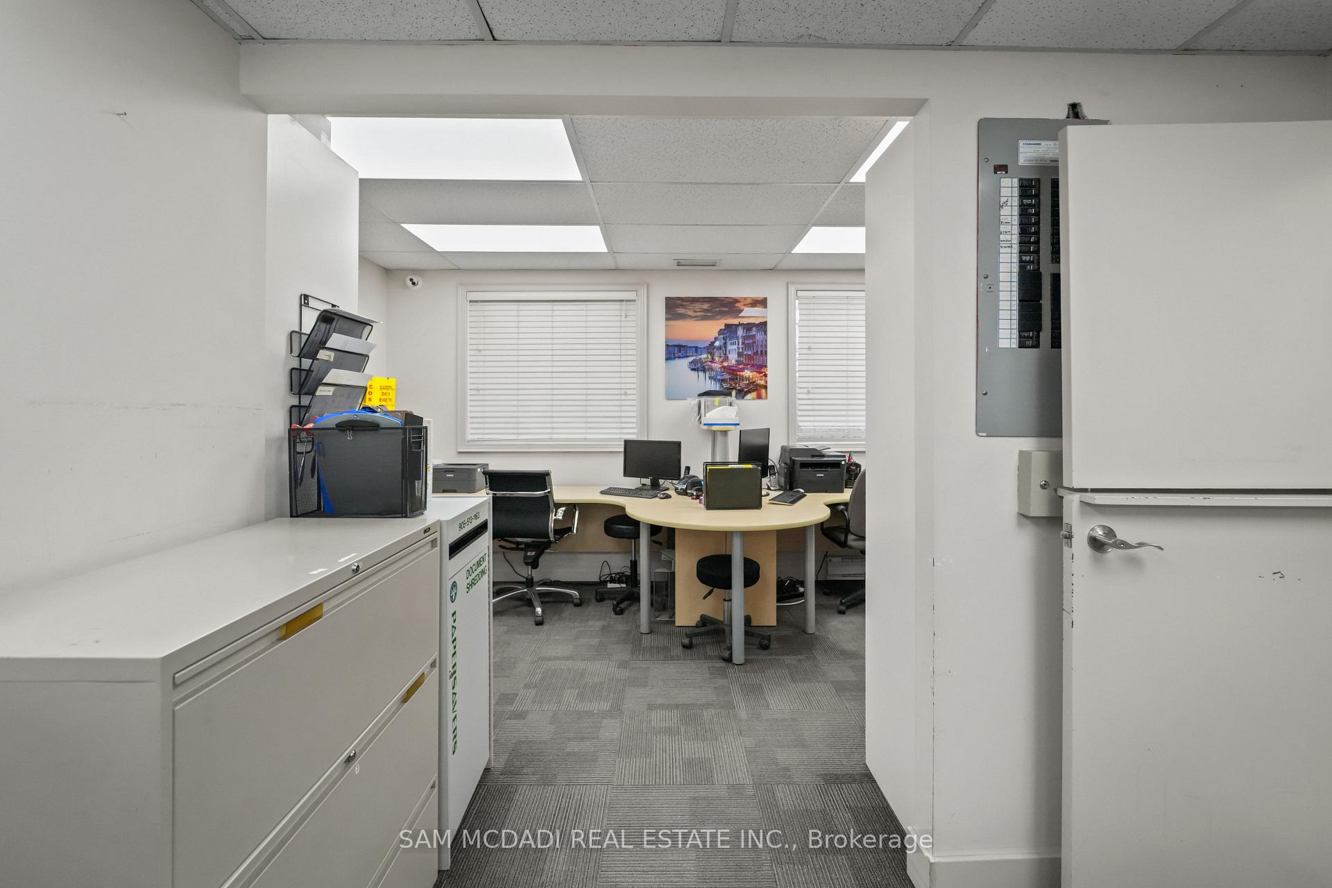 1645 Dundas Street W
