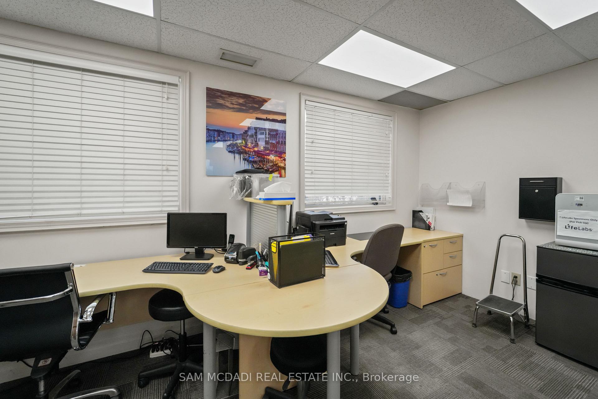 1645 Dundas Street W